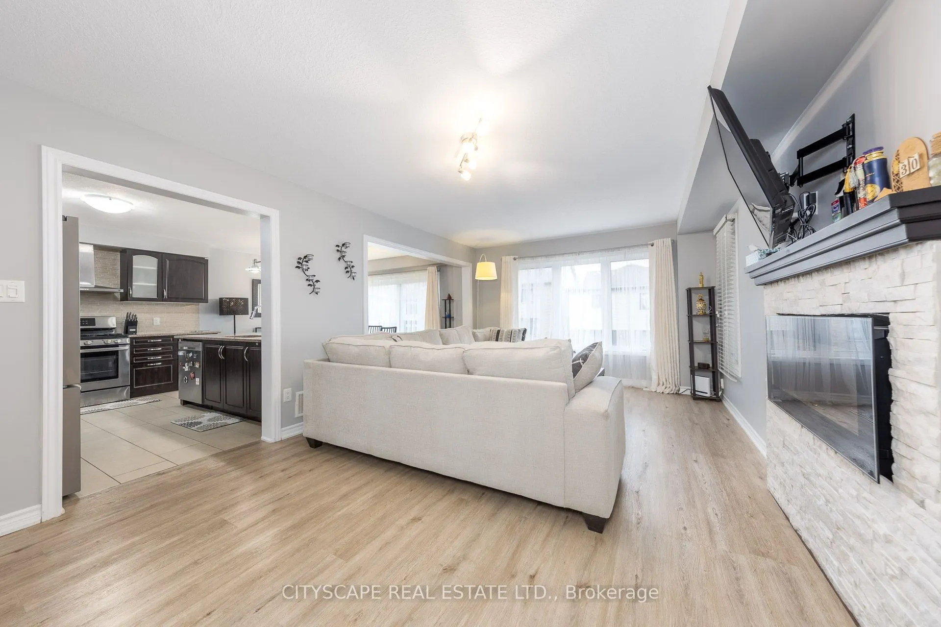 121 Crafter Crescent