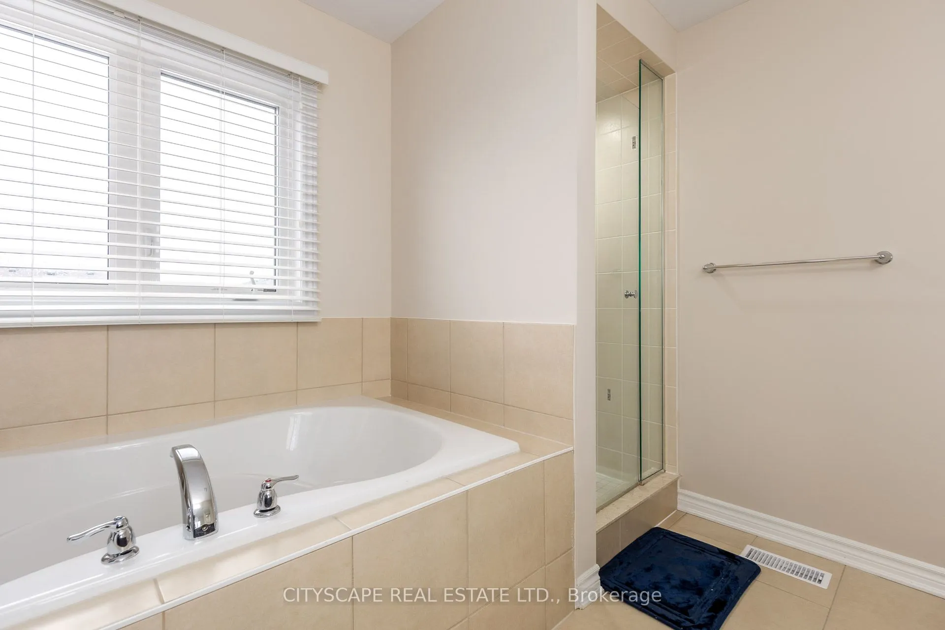 121 Crafter Crescent