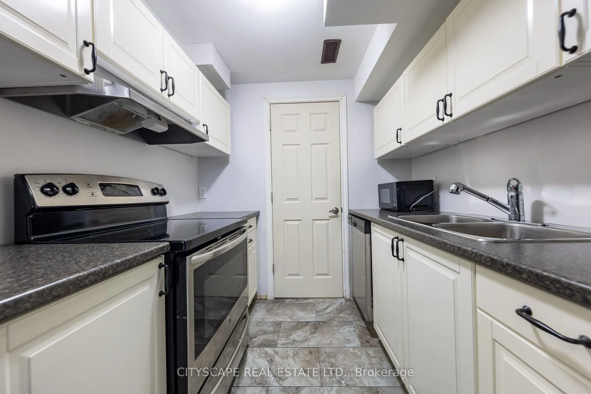 121 Crafter Crescent