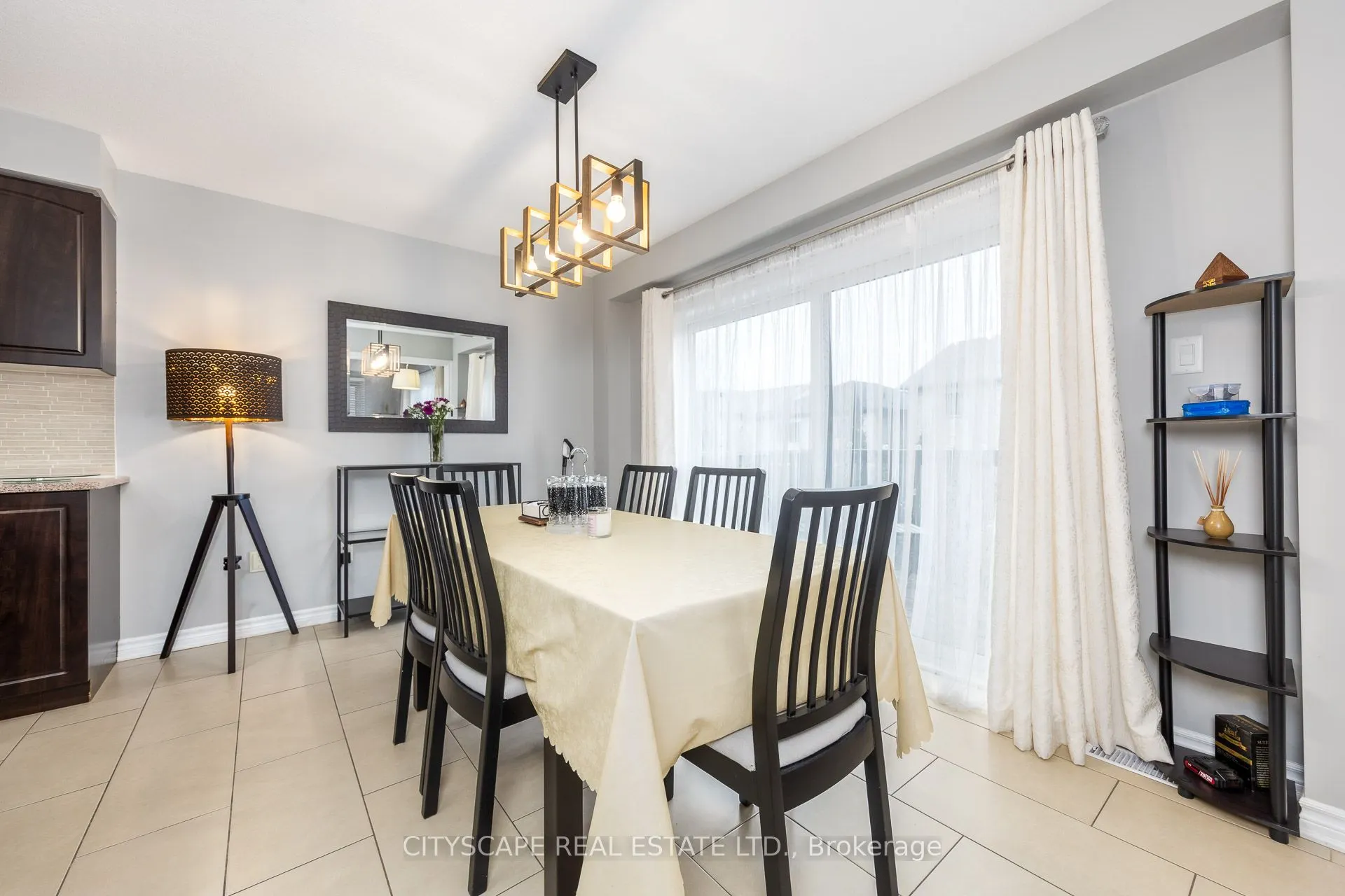 121 Crafter Crescent