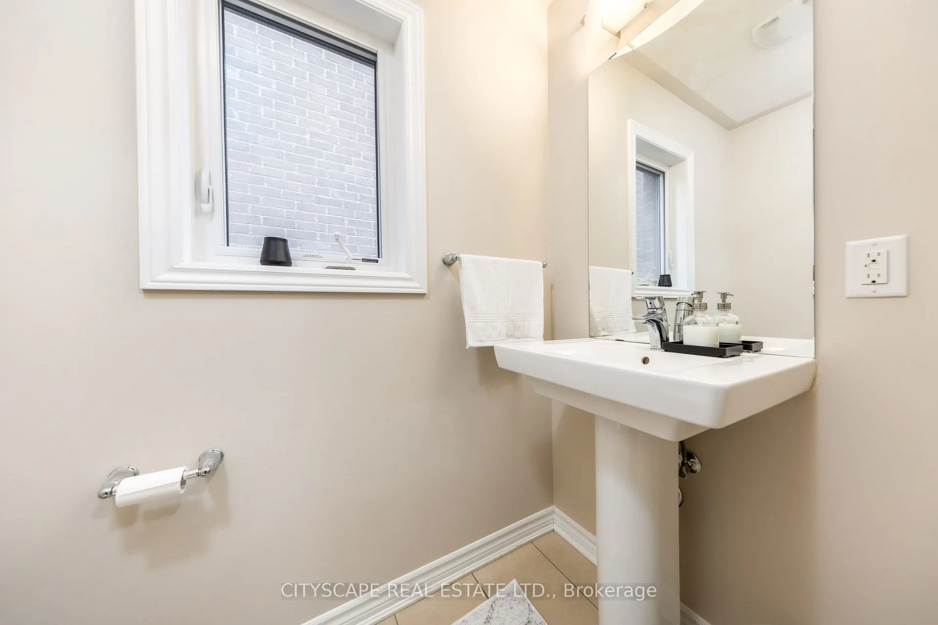 121 Crafter Crescent