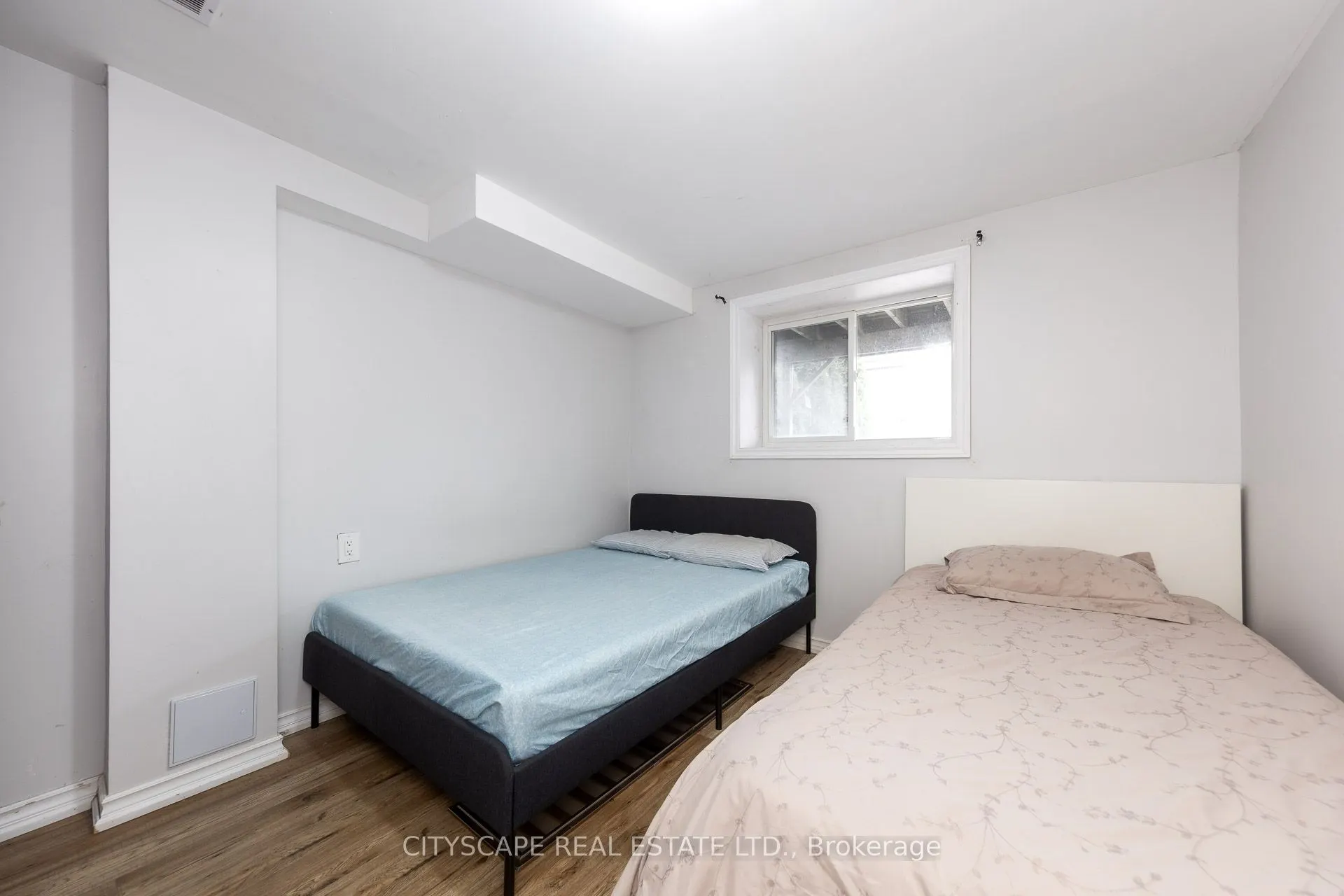 121 Crafter Crescent