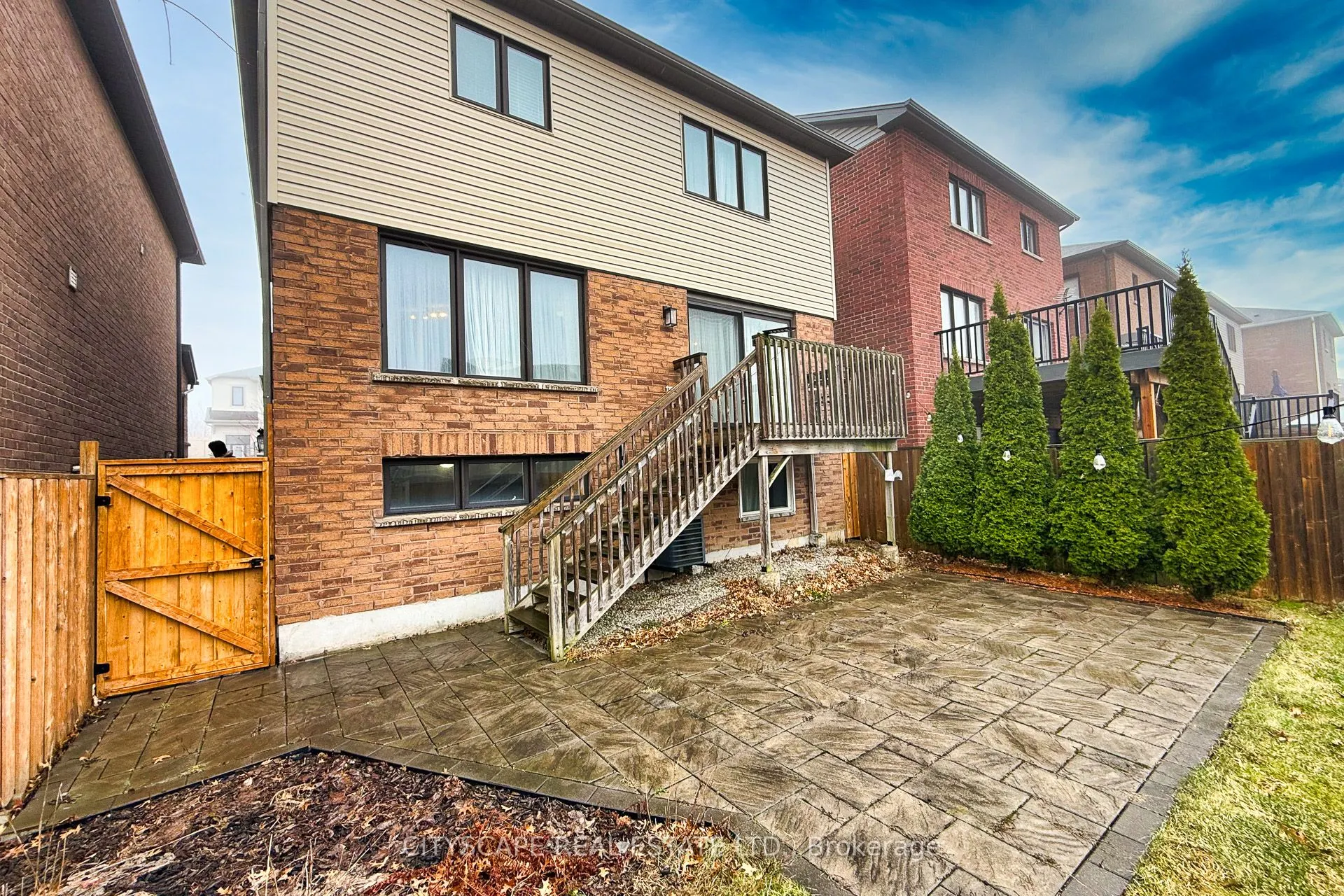 121 Crafter Crescent