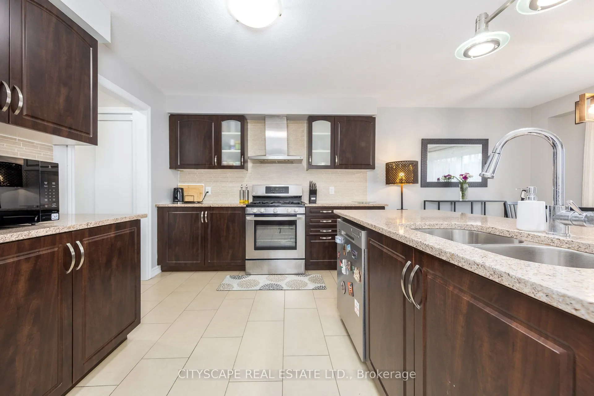 121 Crafter Crescent