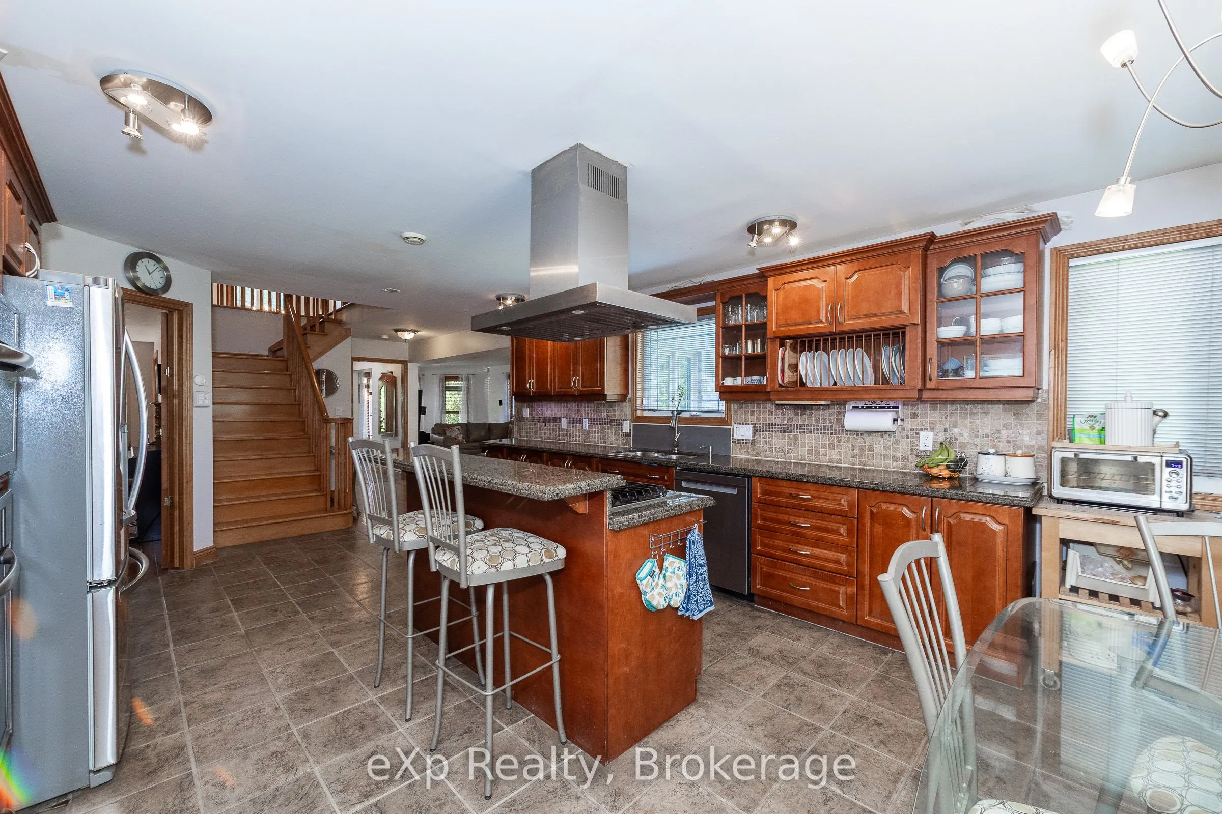910 26th Street E
