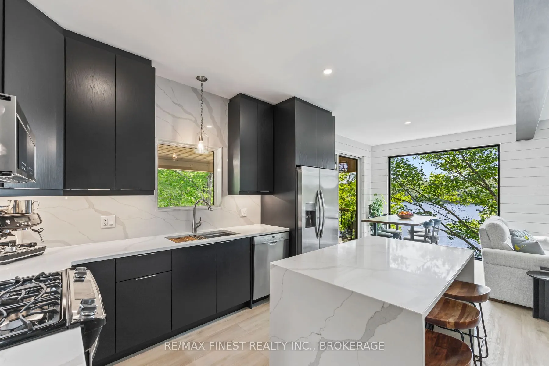 1005 MacDonald Lane