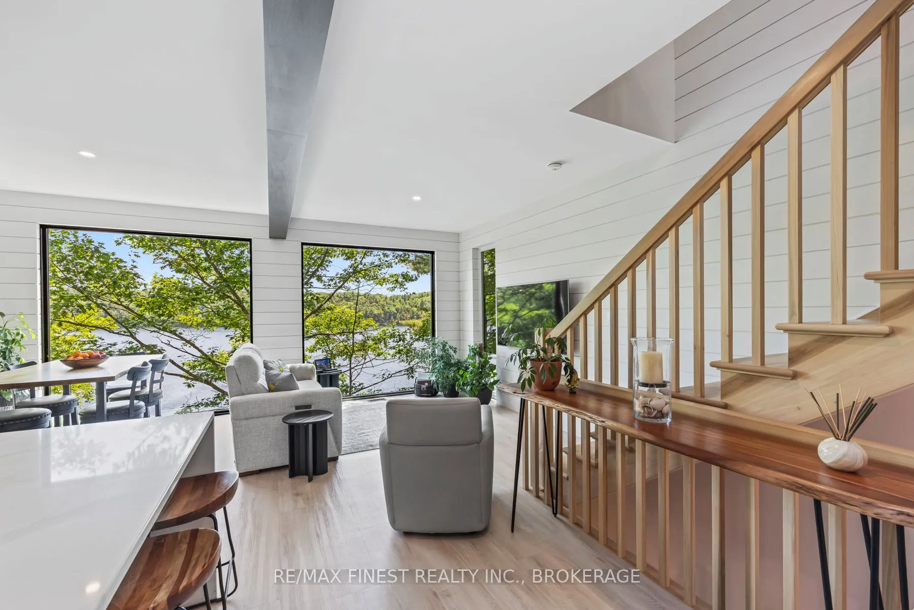 1005 MacDonald Lane