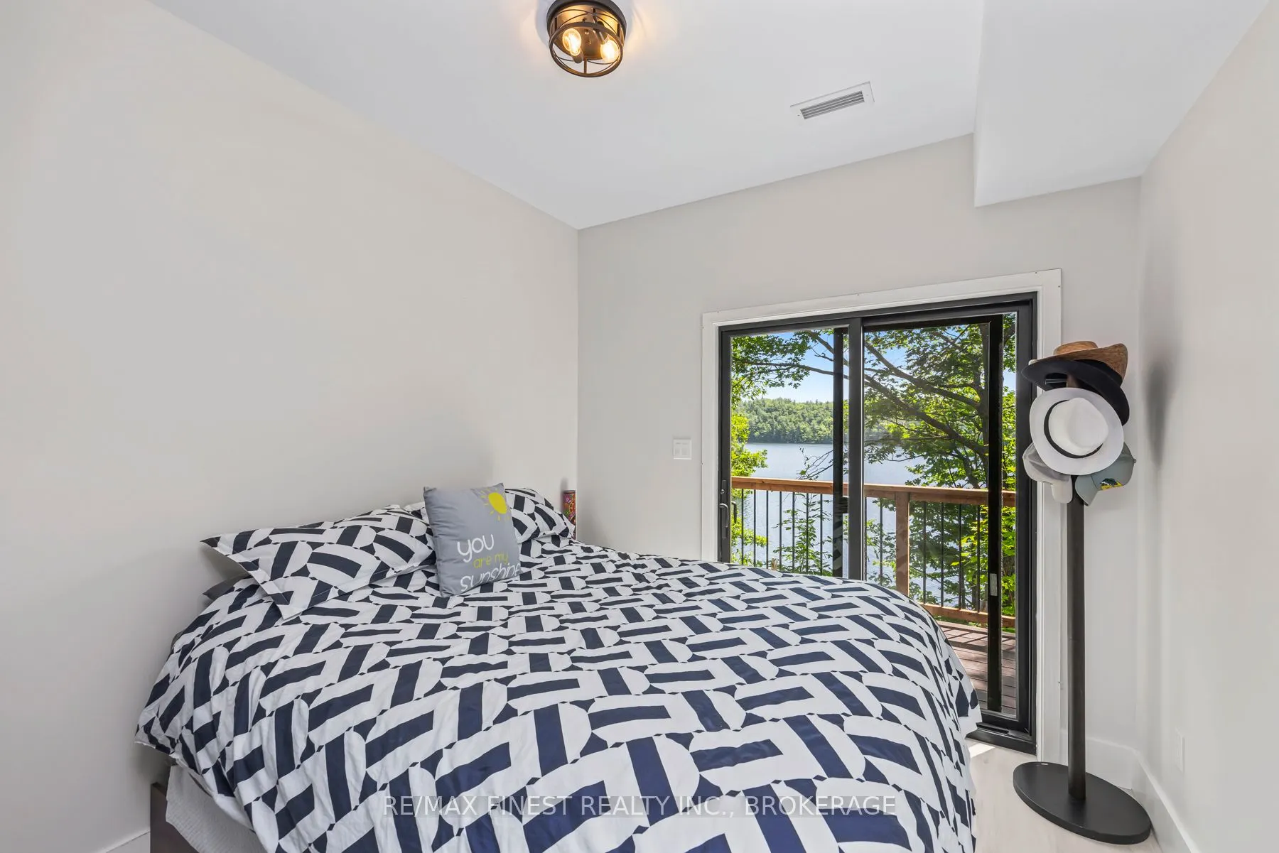 1005 MacDonald Lane