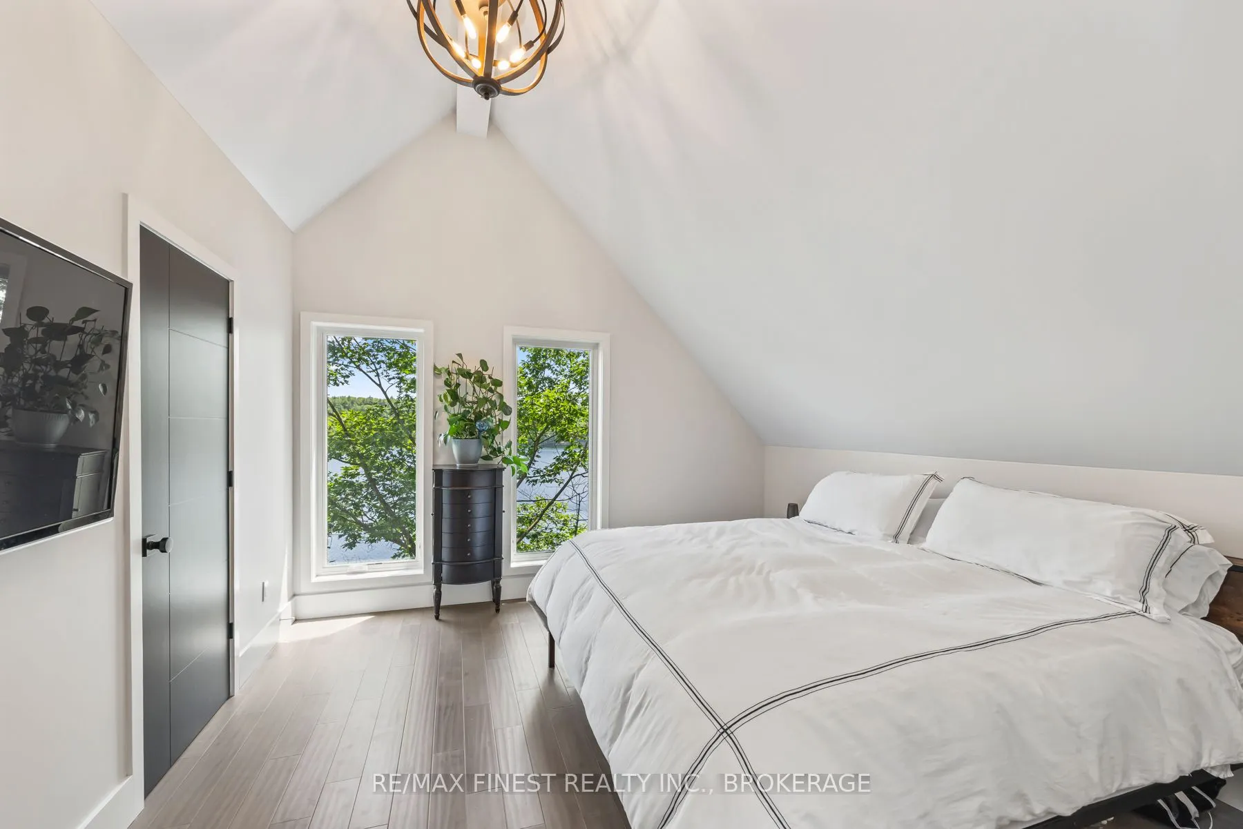 1005 MacDonald Lane