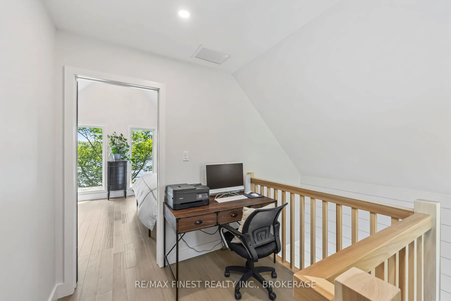 1005 MacDonald Lane