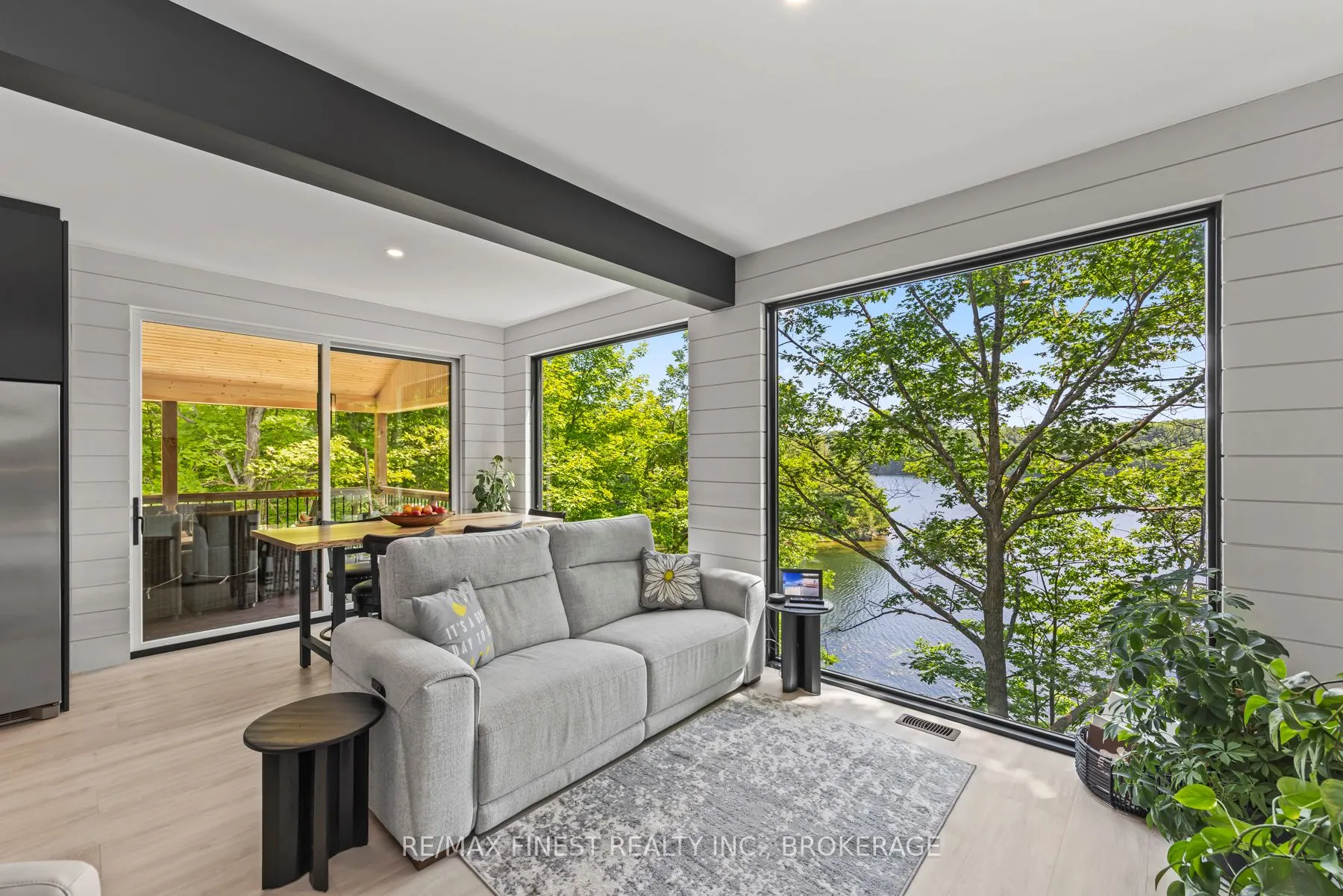 1005 MacDonald Lane