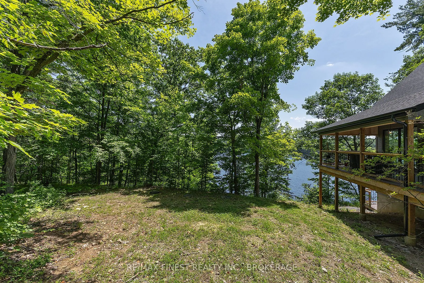 1005 MacDonald Lane