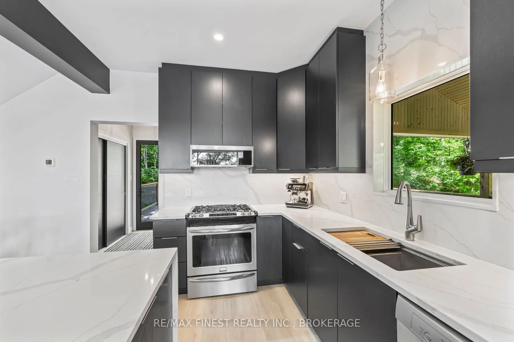 1005 MacDonald Lane