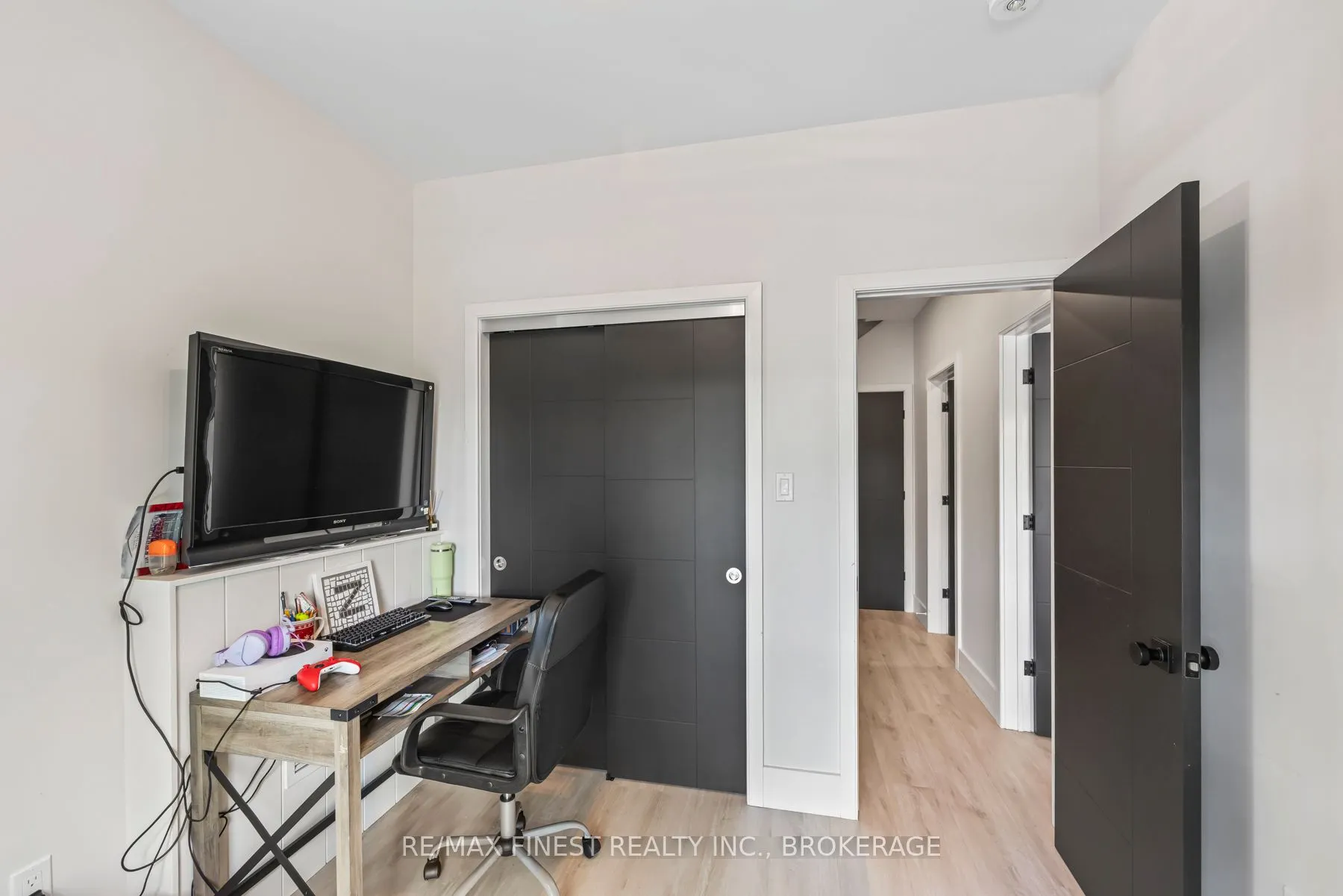1005 MacDonald Lane
