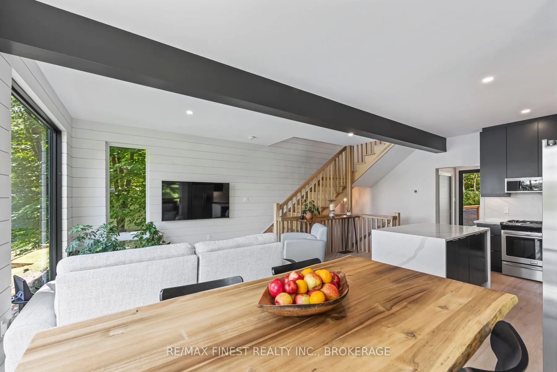1005 MacDonald Lane