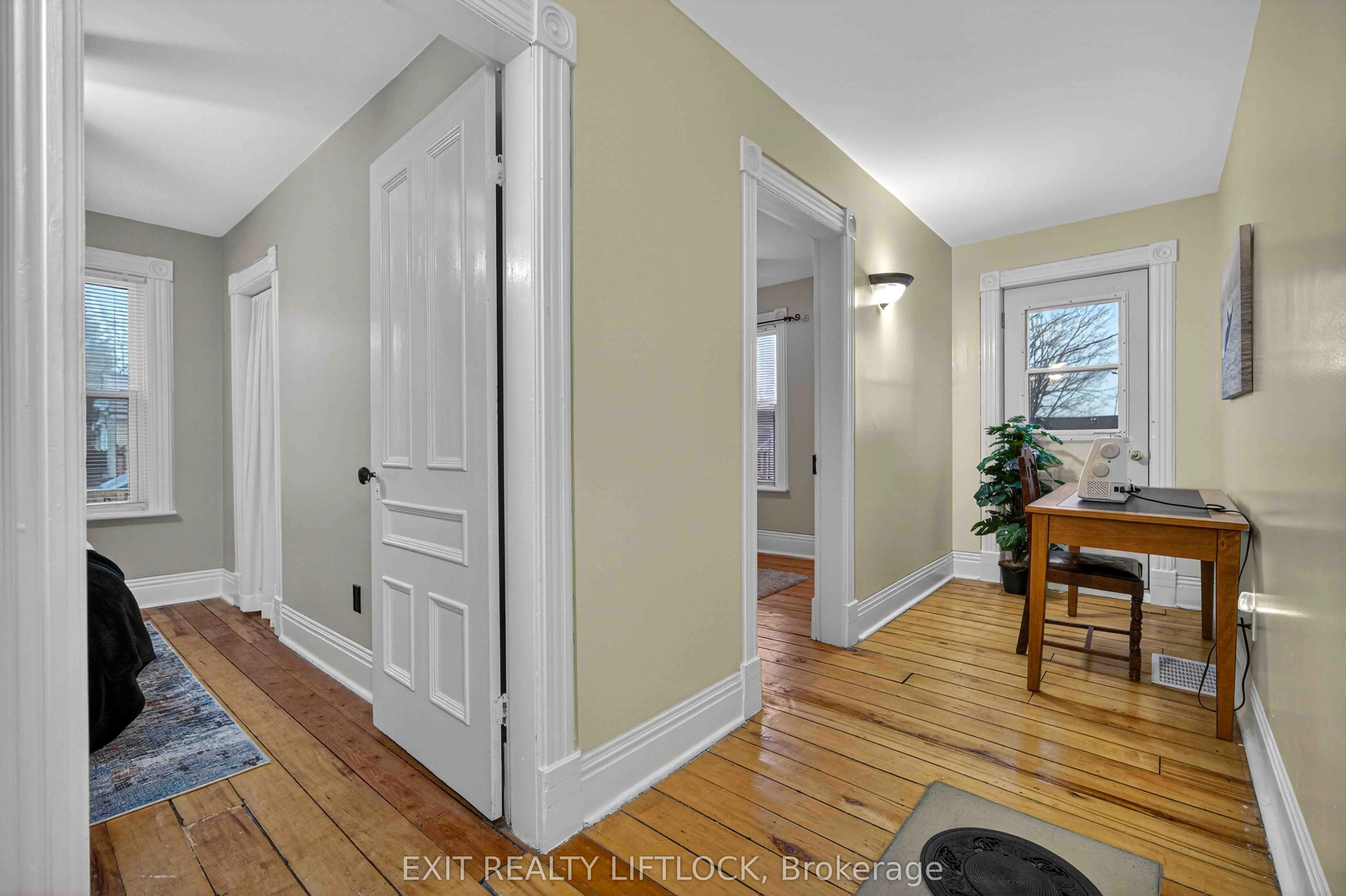 2464 Queen Mary Street