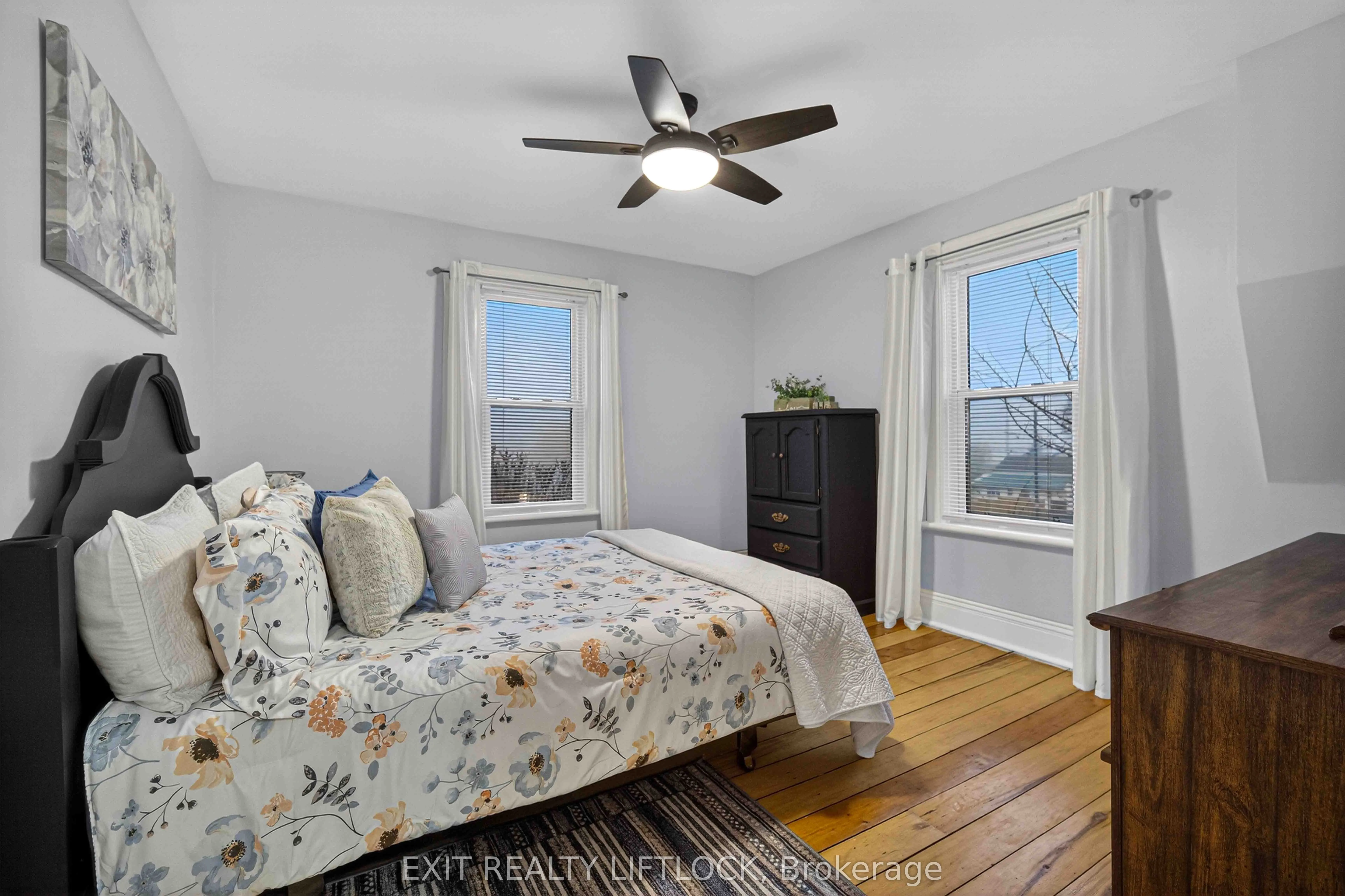 2464 Queen Mary Street