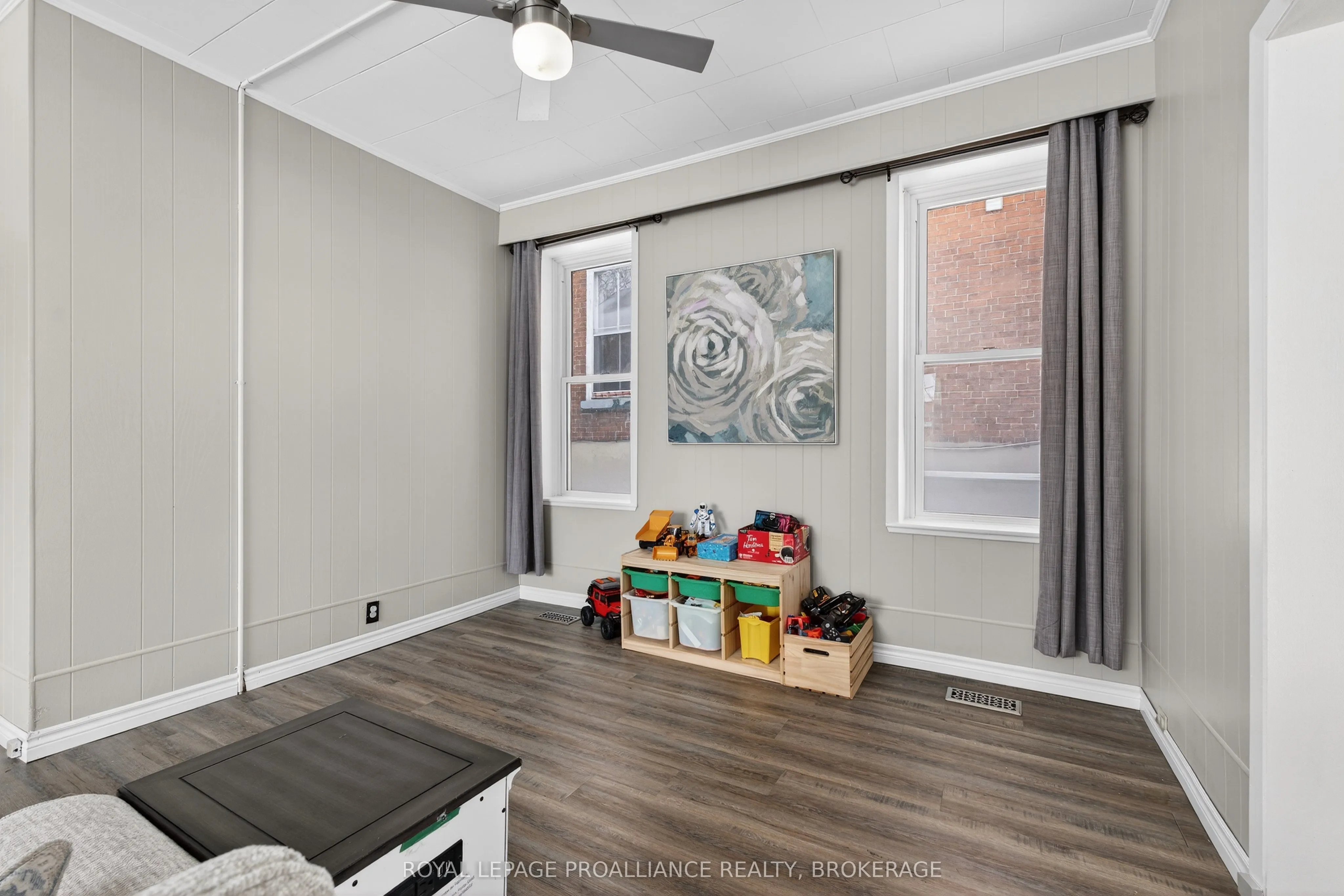 118 East Street E