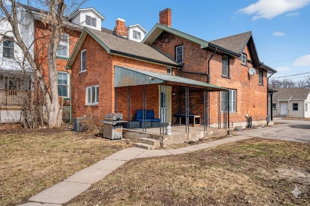 118 East Street E