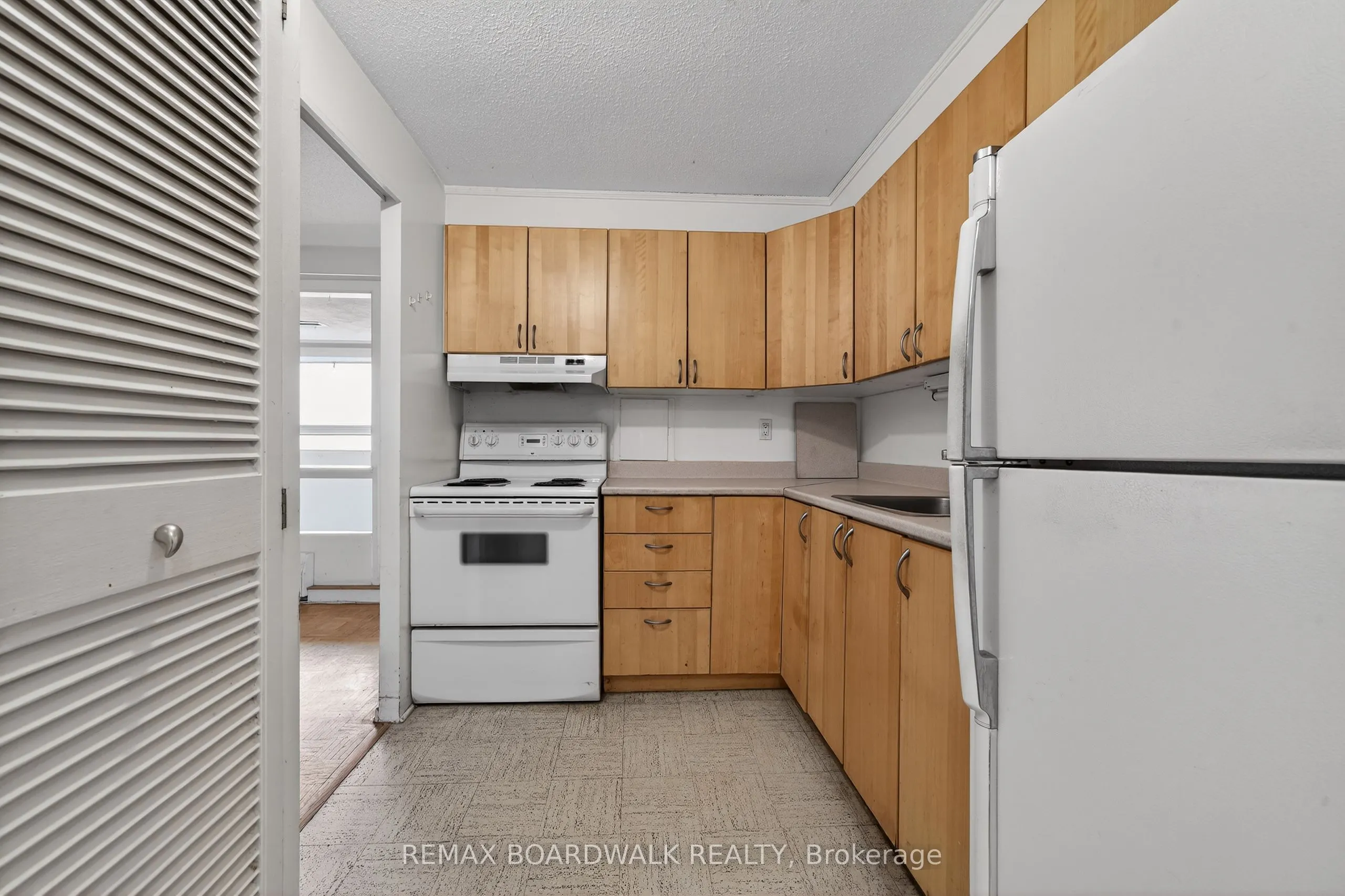 1356 Meadowlands Drive E #407