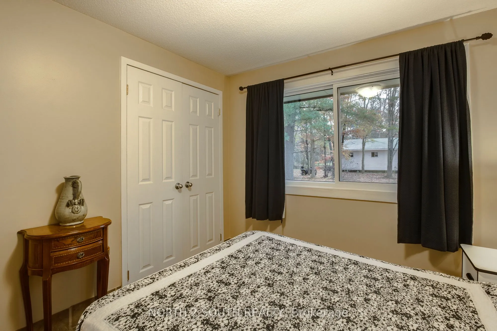2512 Honey Harbour Road