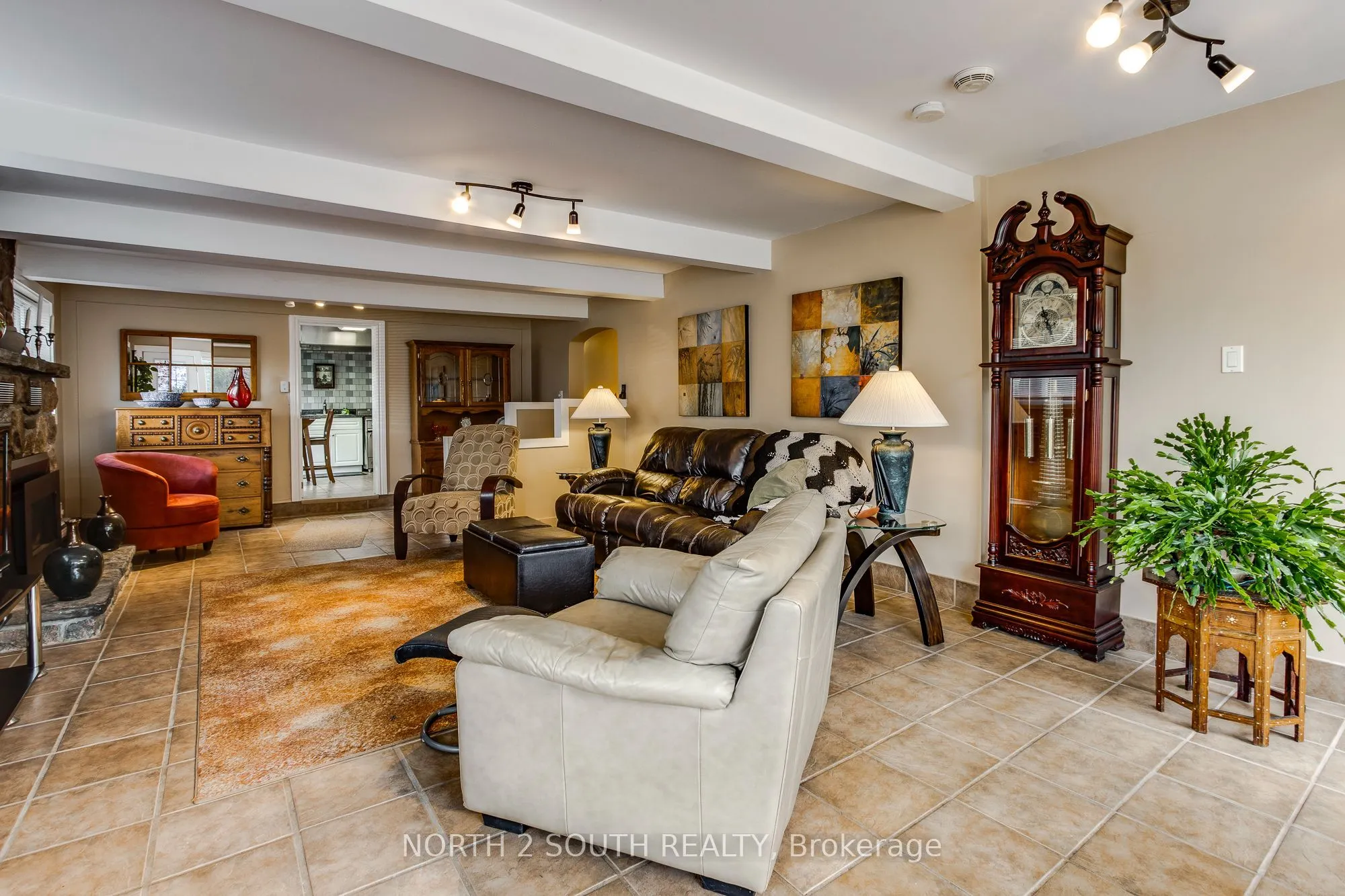 2512 Honey Harbour Road
