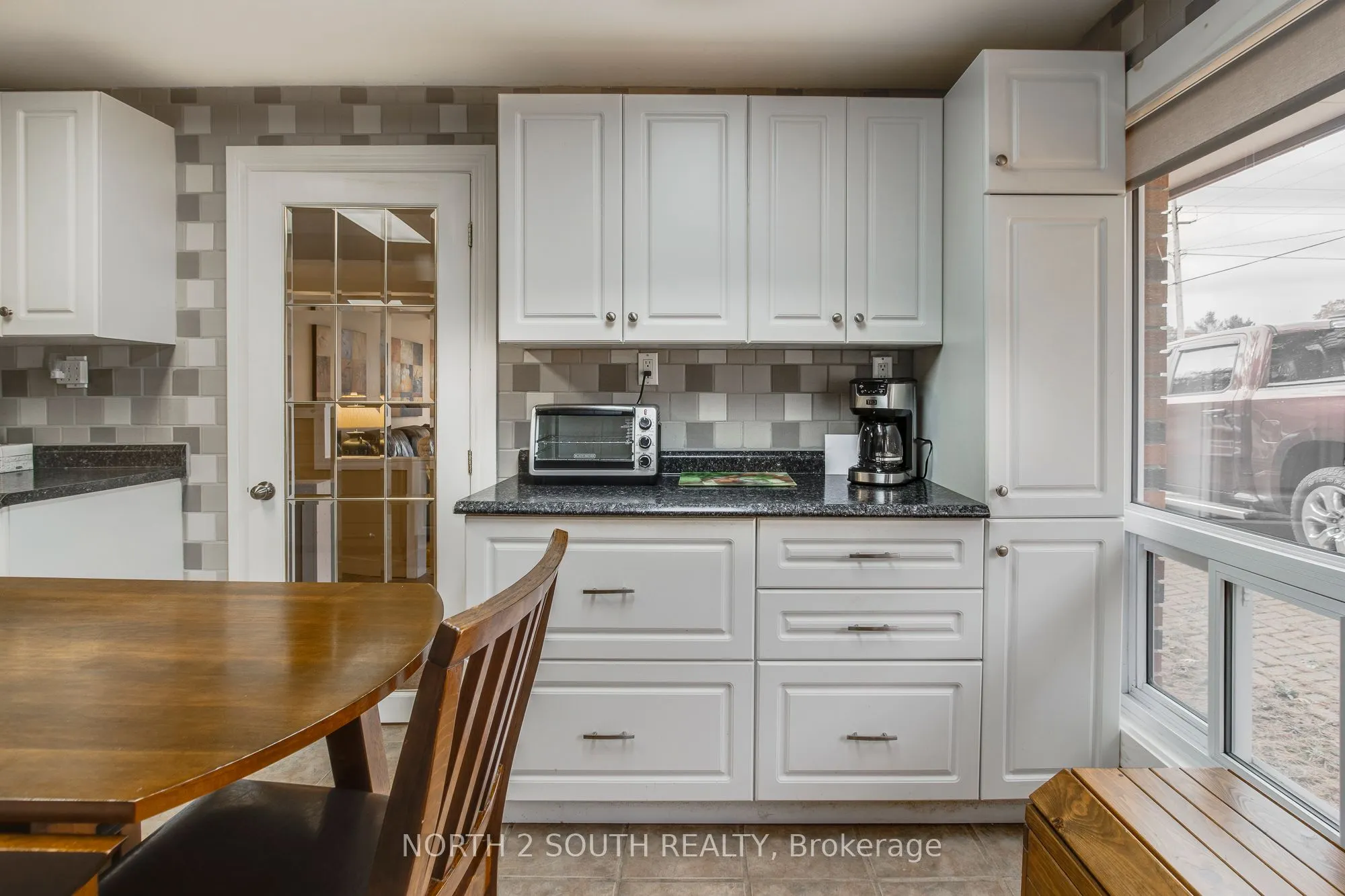 2512 Honey Harbour Road