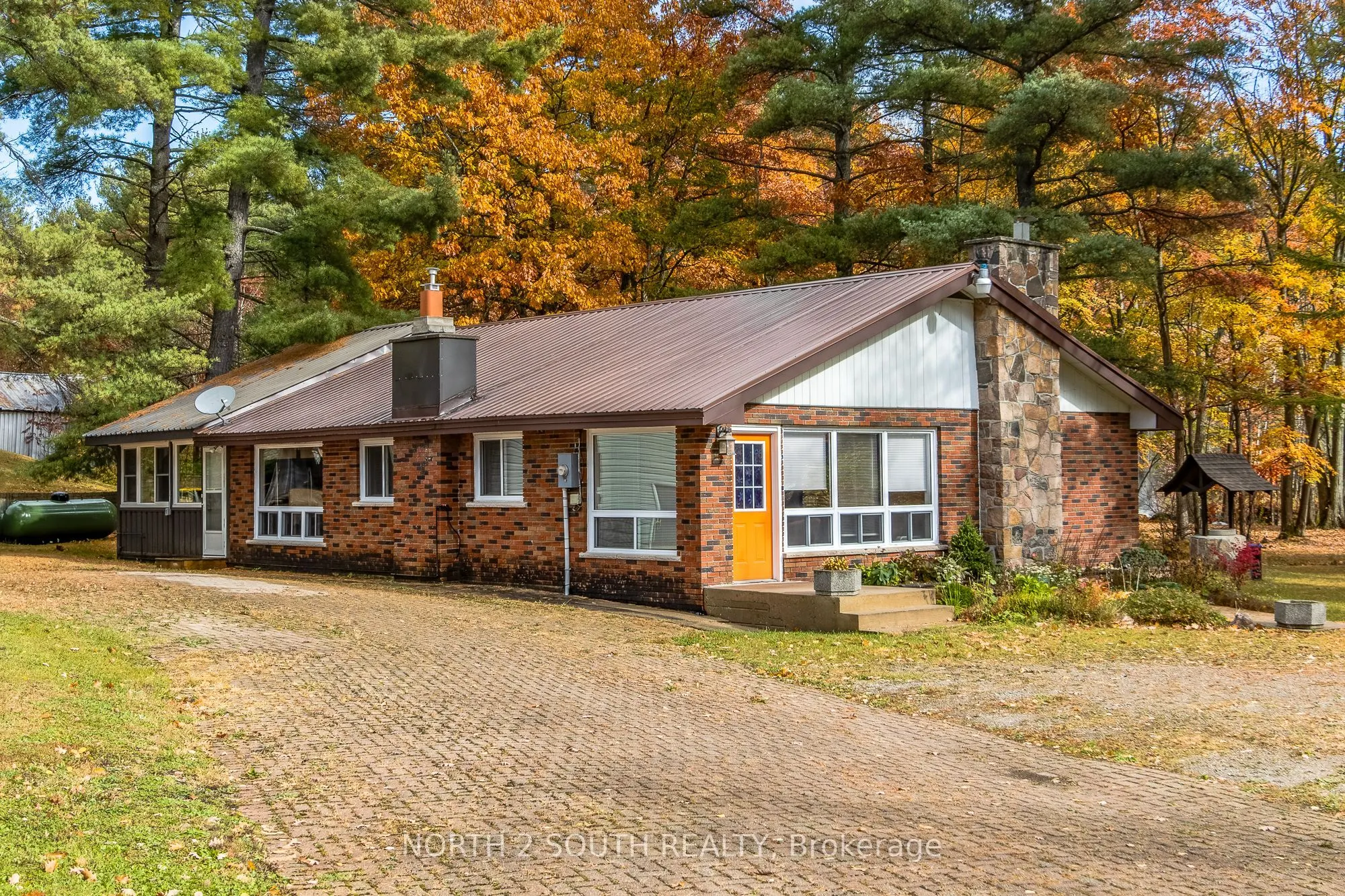 2512 Honey Harbour Road