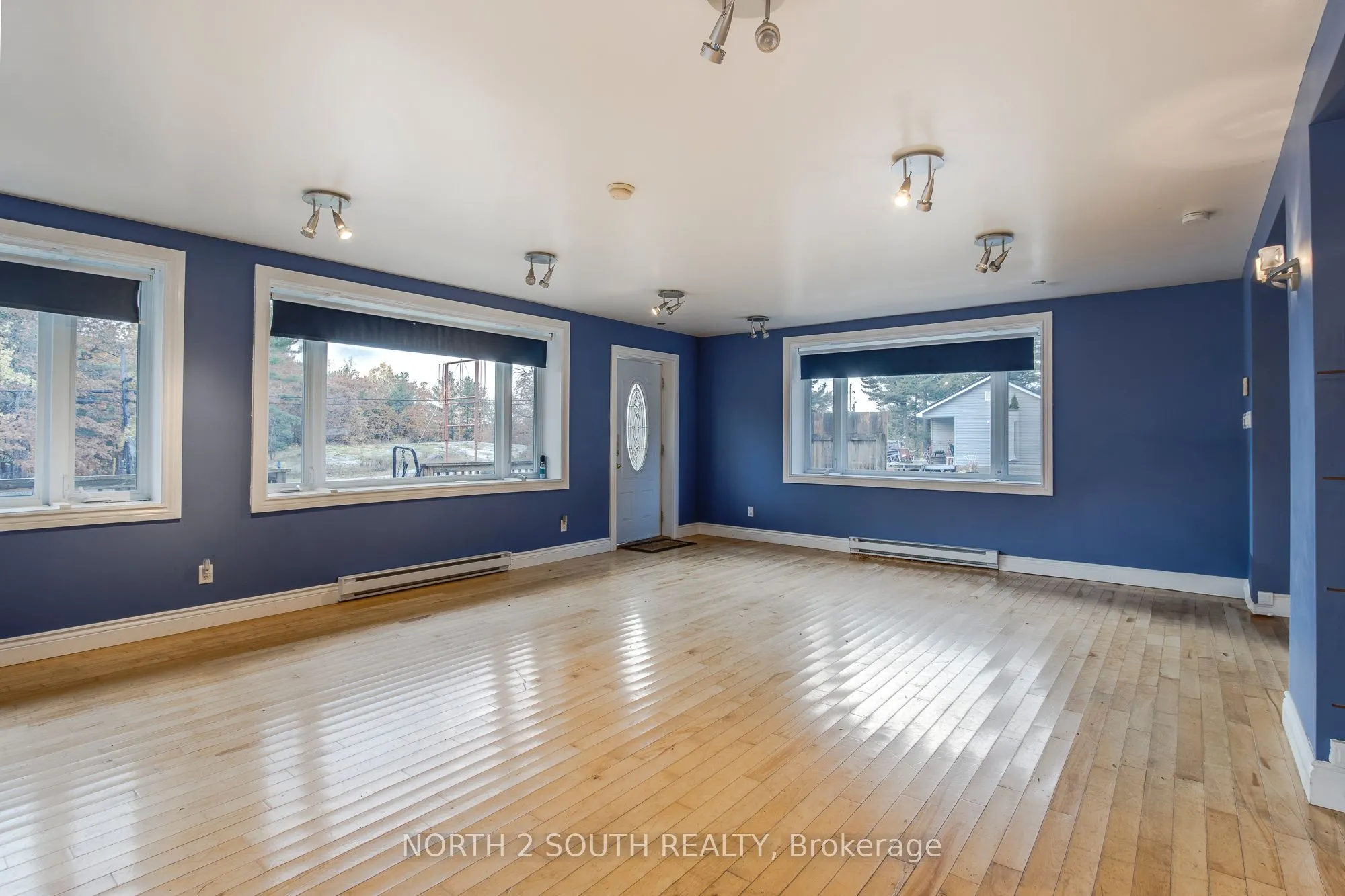 2512 Honey Harbour Road