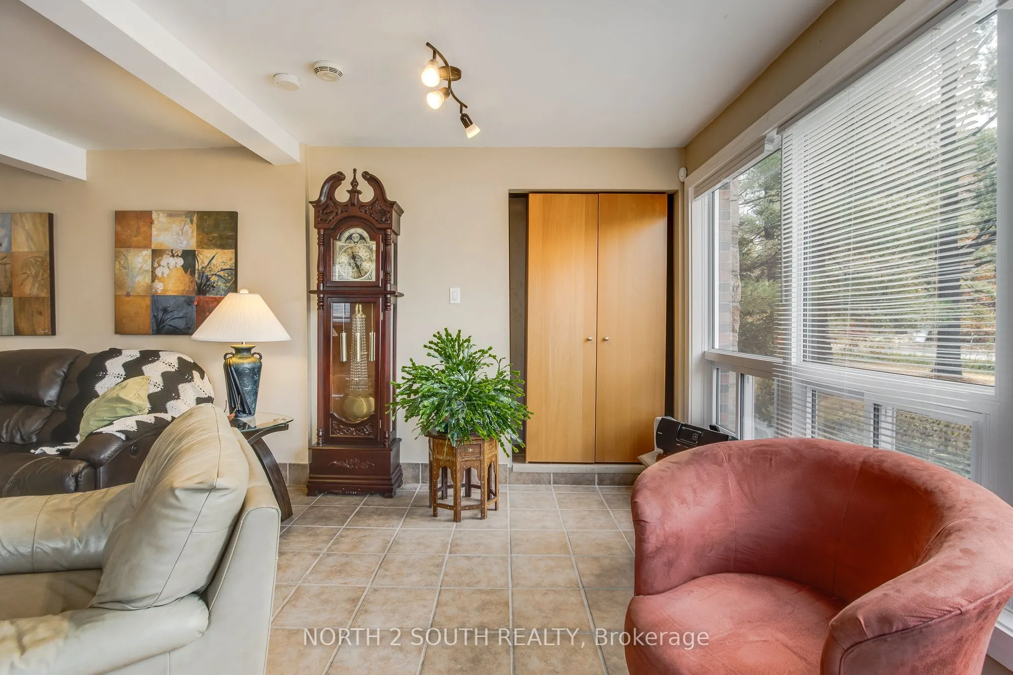 2512 Honey Harbour Road