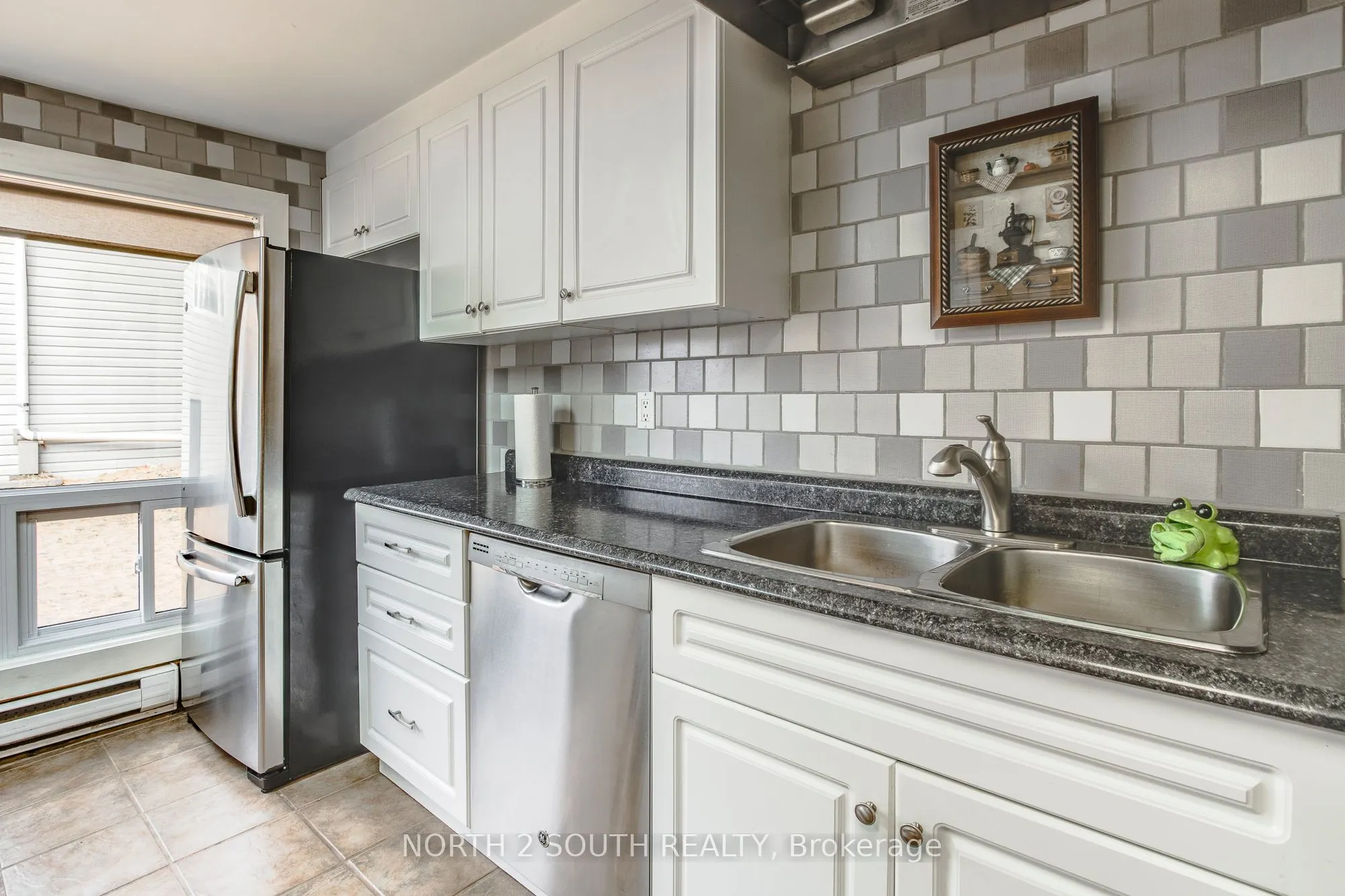 2512 Honey Harbour Road