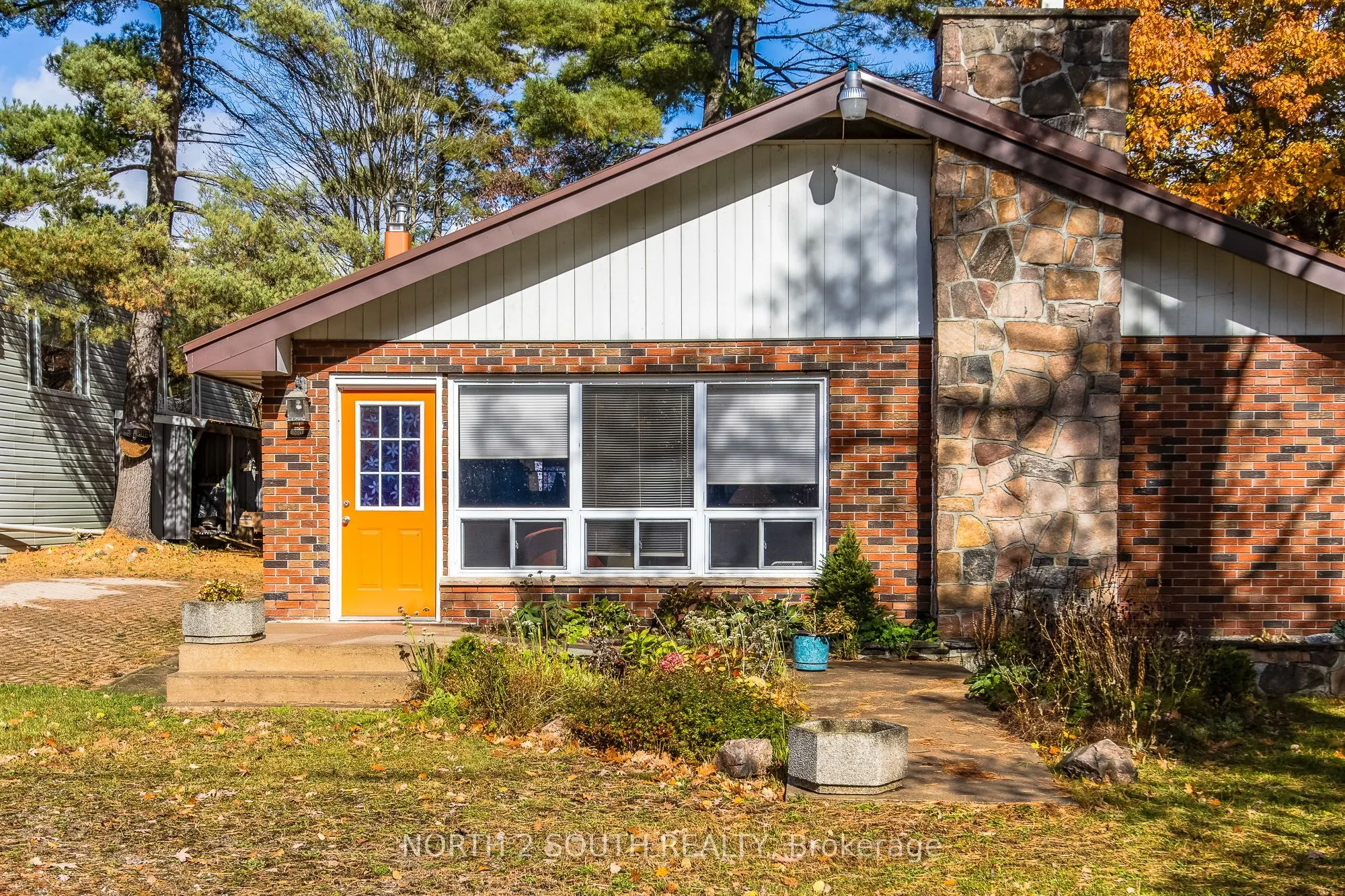 2512 Honey Harbour Road