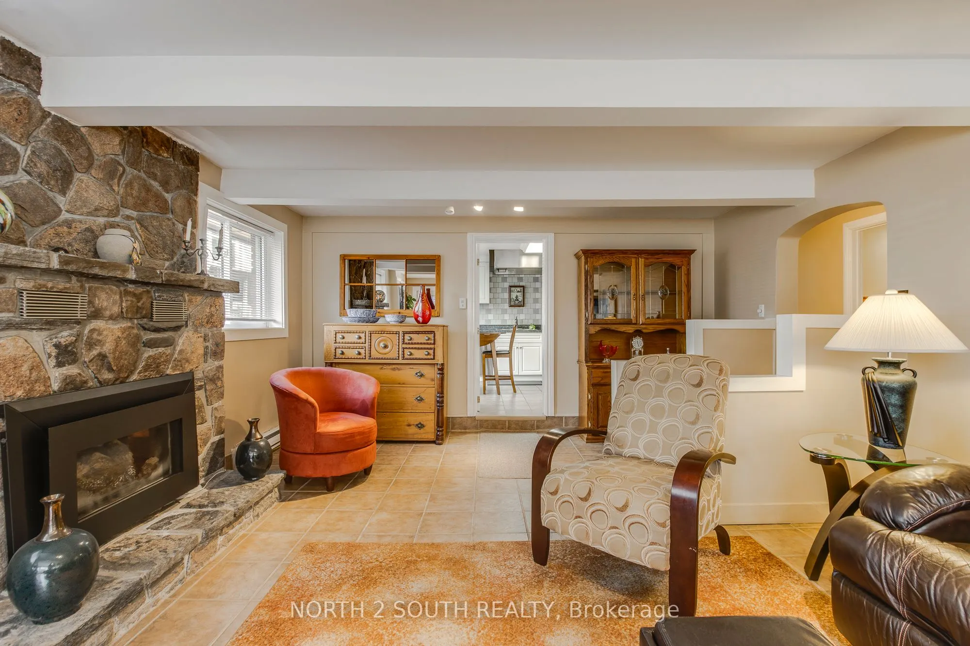 2512 Honey Harbour Road