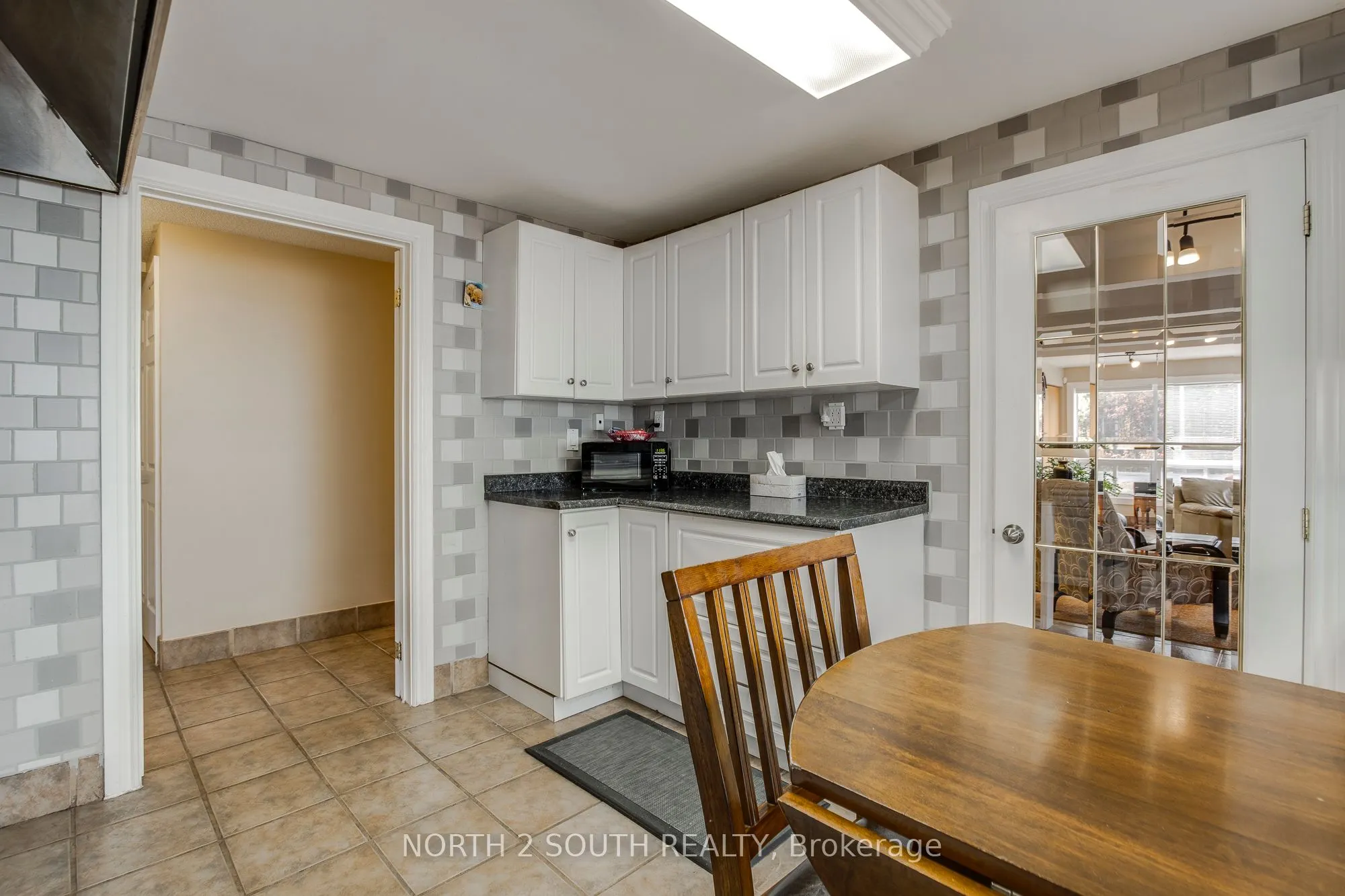 2512 Honey Harbour Road
