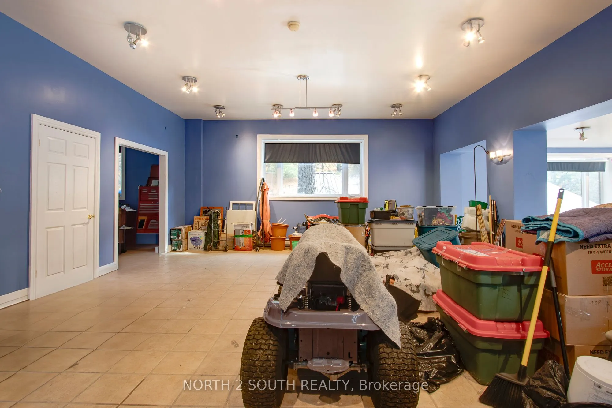 2512 Honey Harbour Road