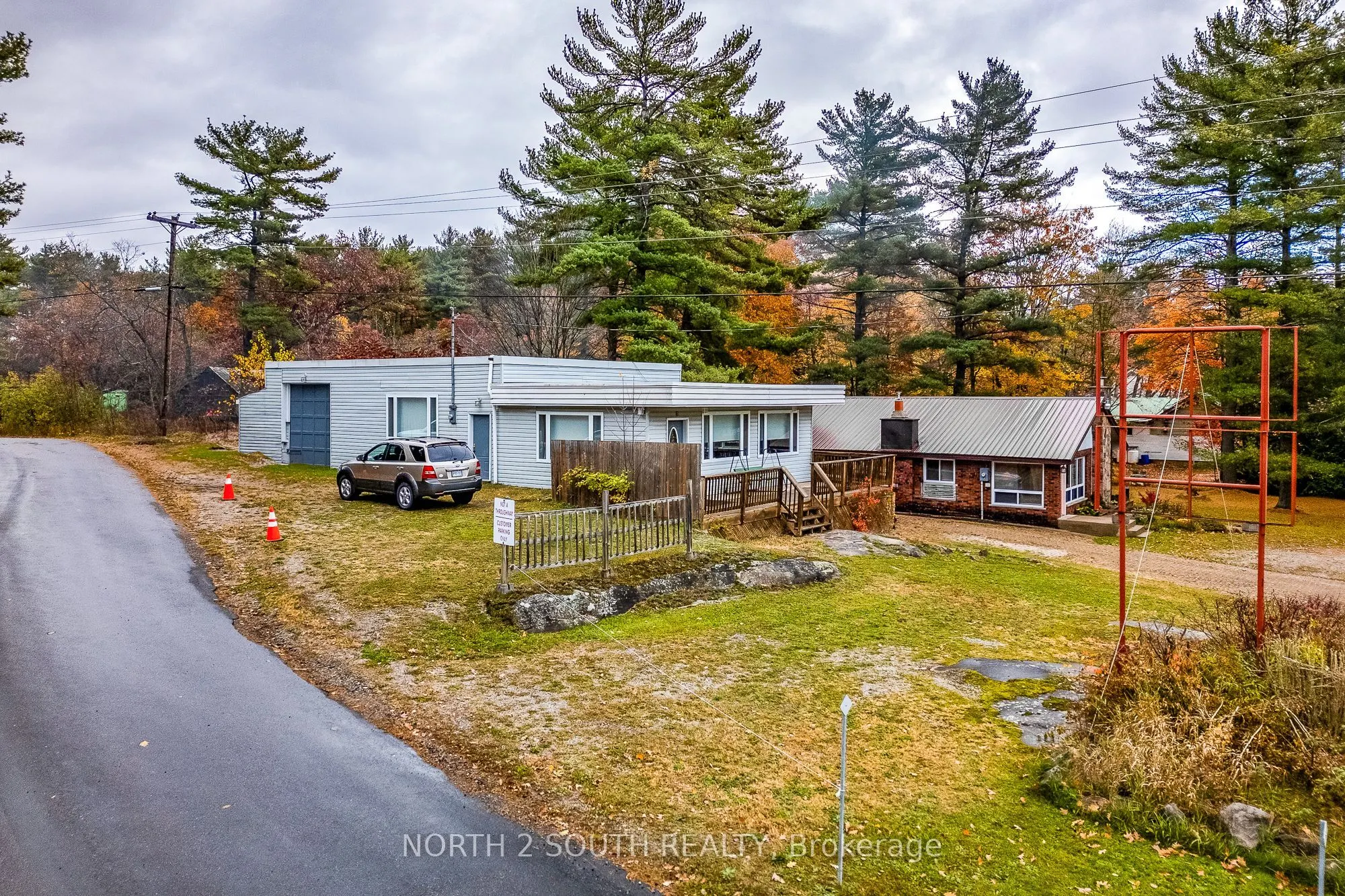 2512 Honey Harbour Road
