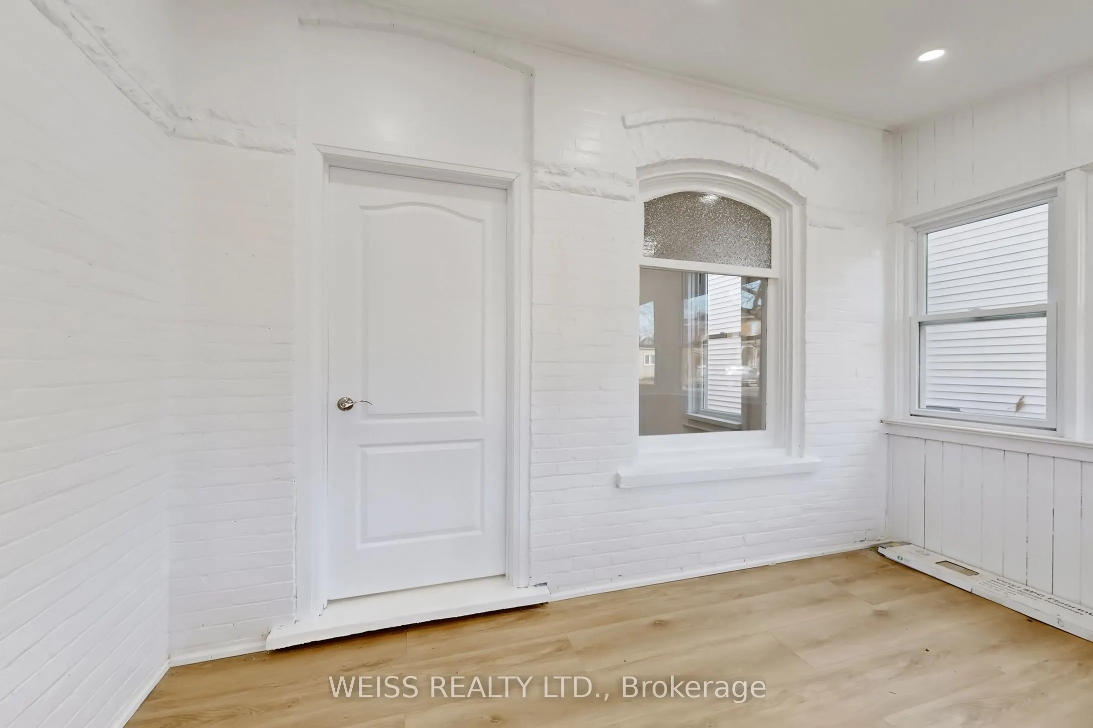 181 Talbot Street N