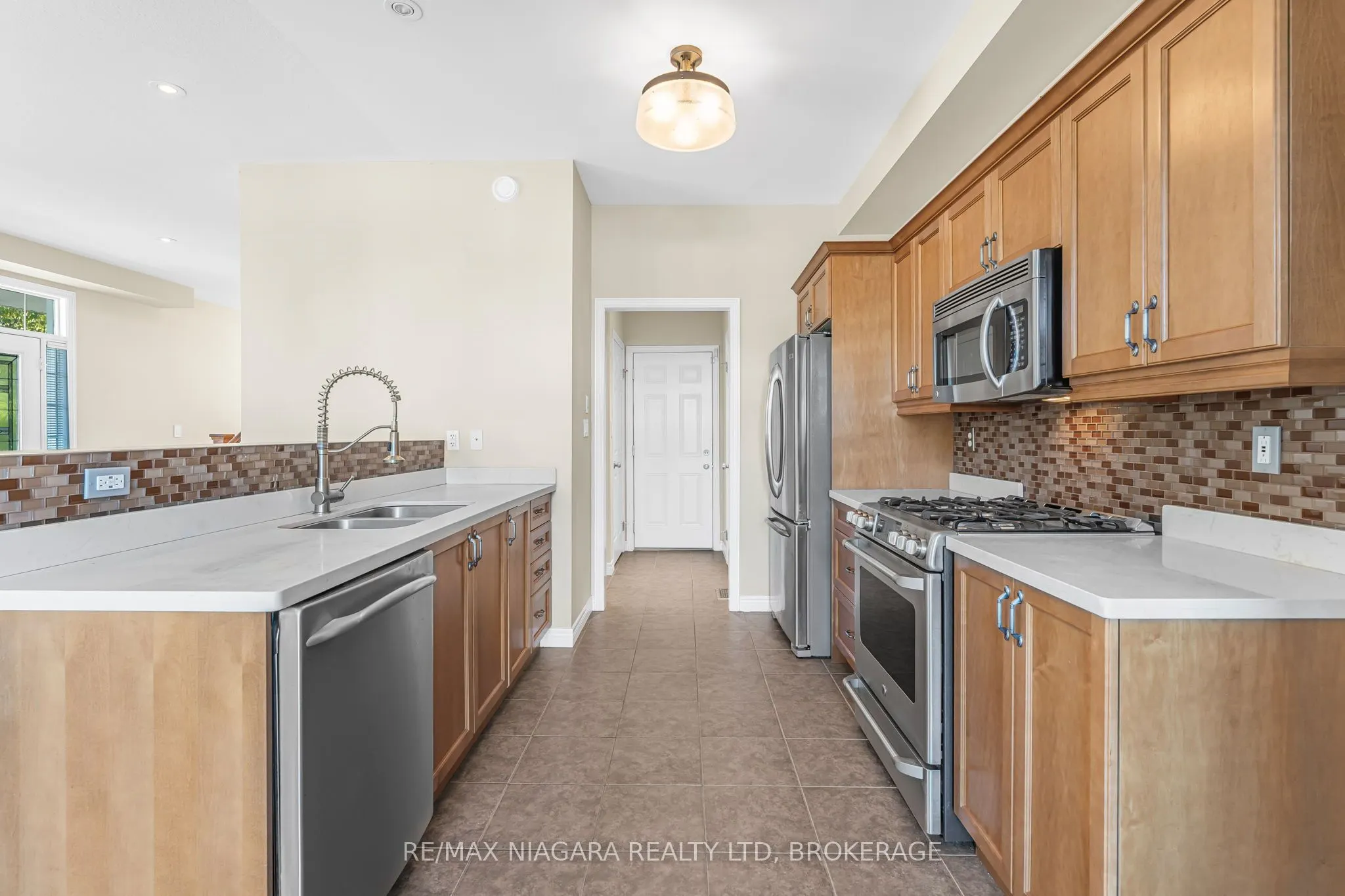 750 Lakeshore Road