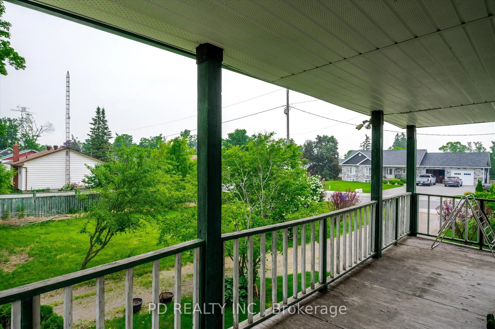 2449 Queen Mary Street