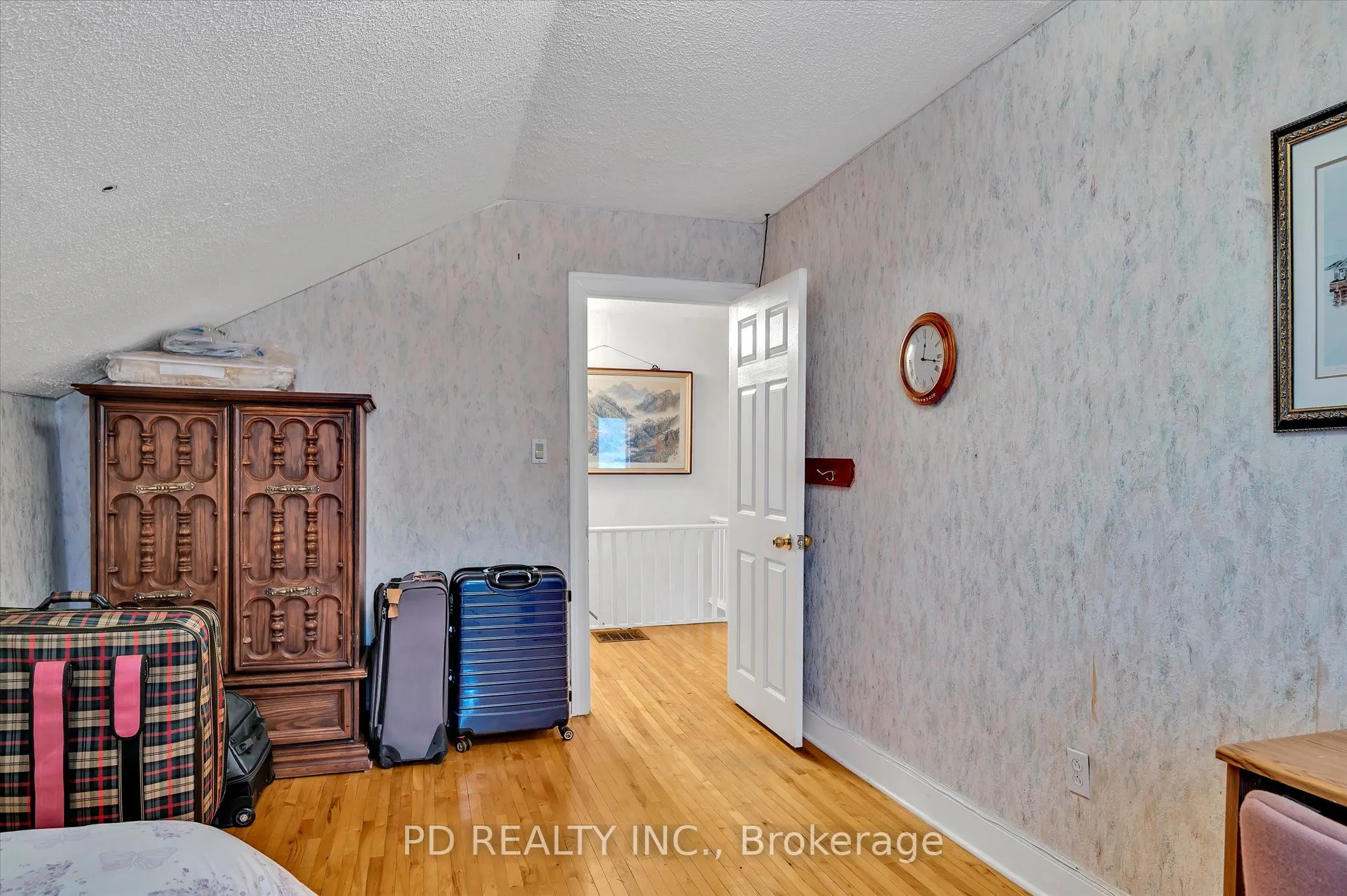 2449 Queen Mary Street