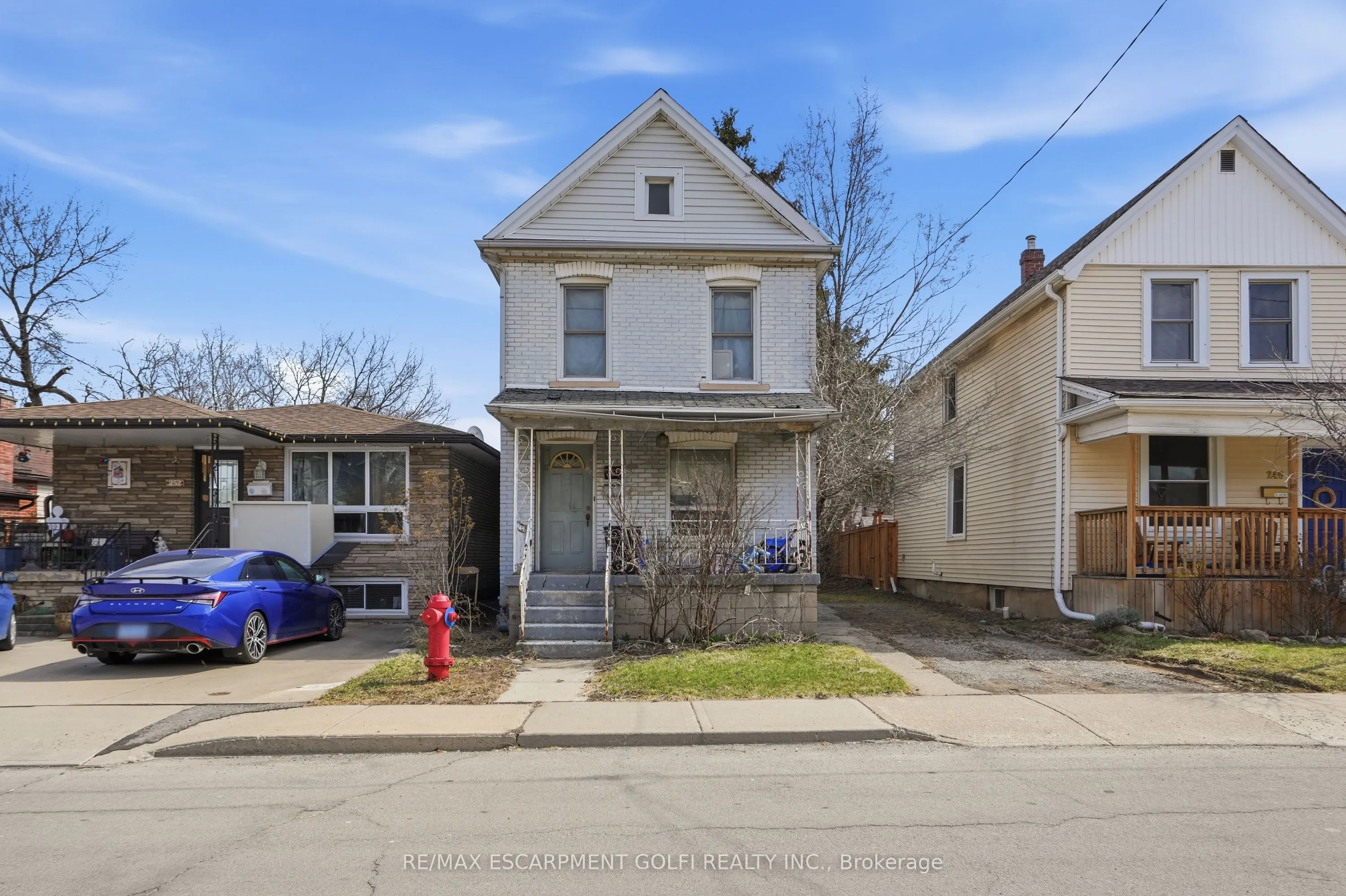250 Rosslyn Avenue N