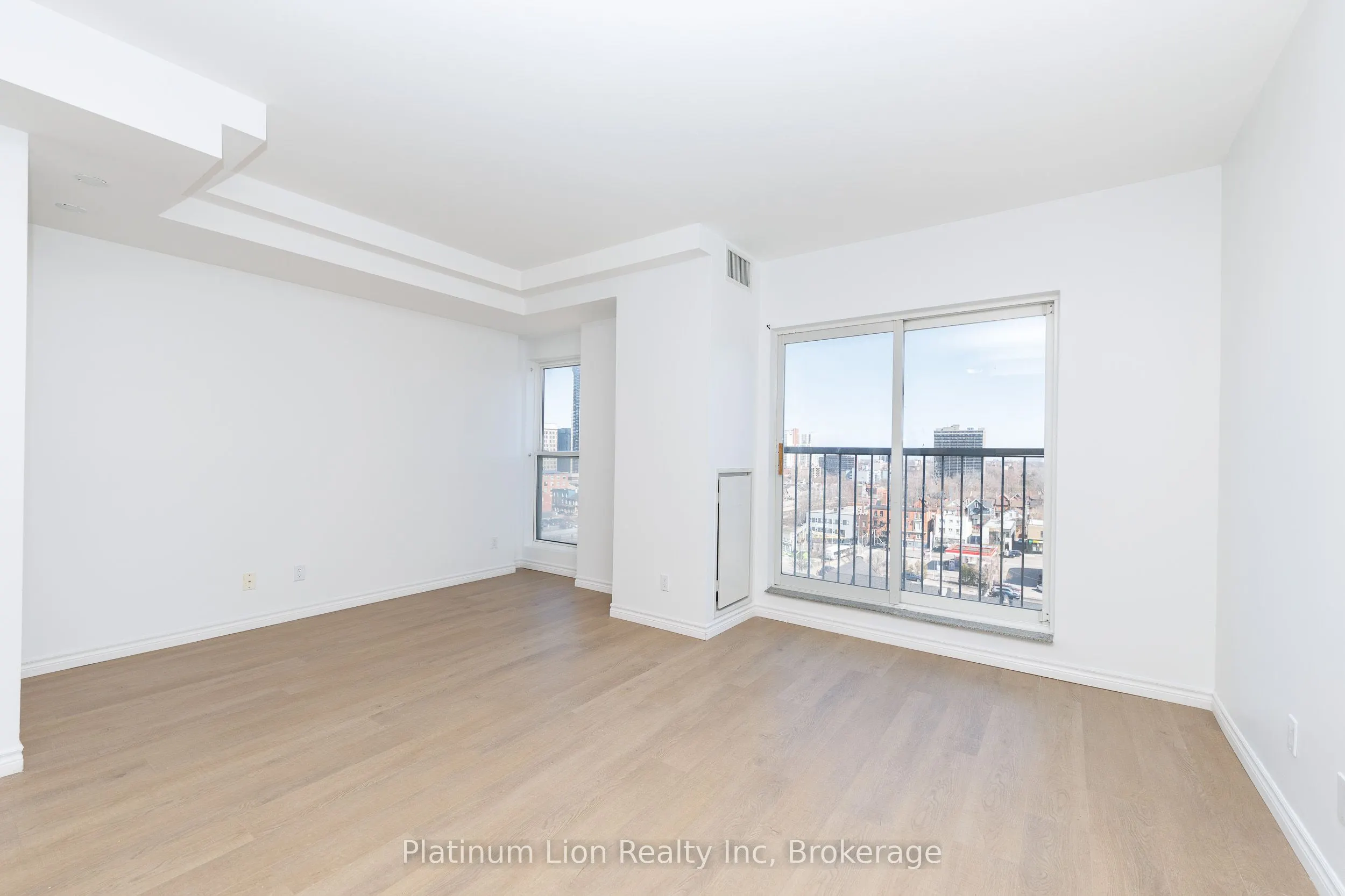 135 James Street S #910