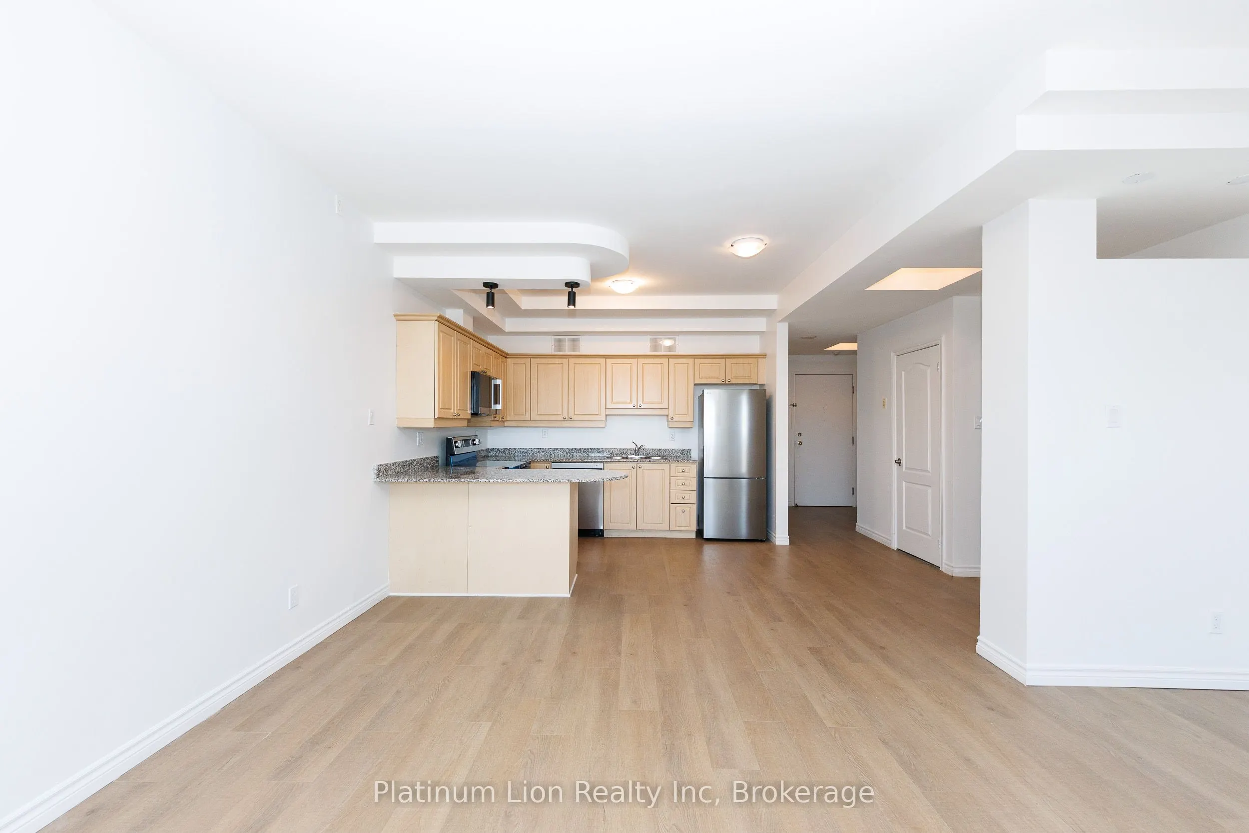 135 James Street S #910