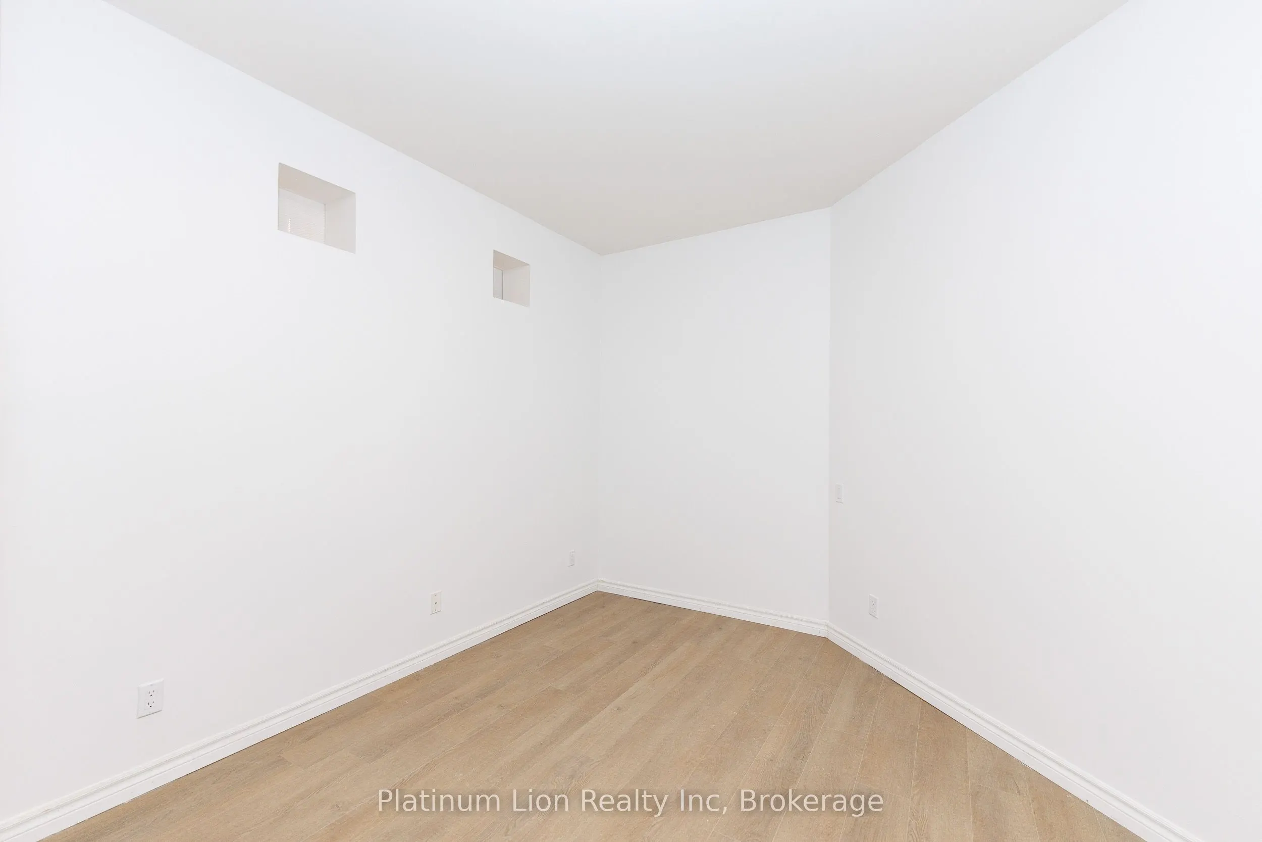 135 James Street S #910
