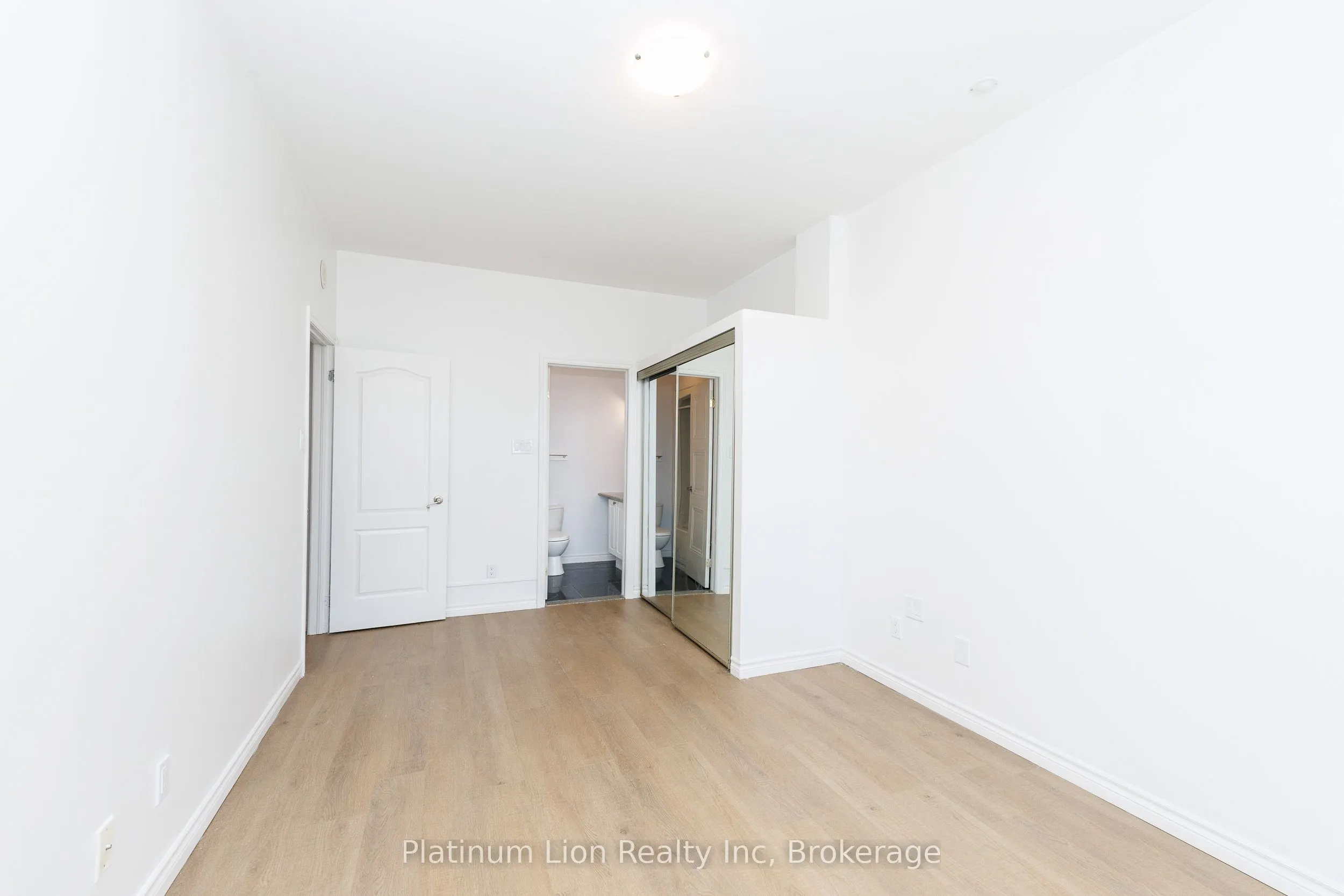 135 James Street S #910