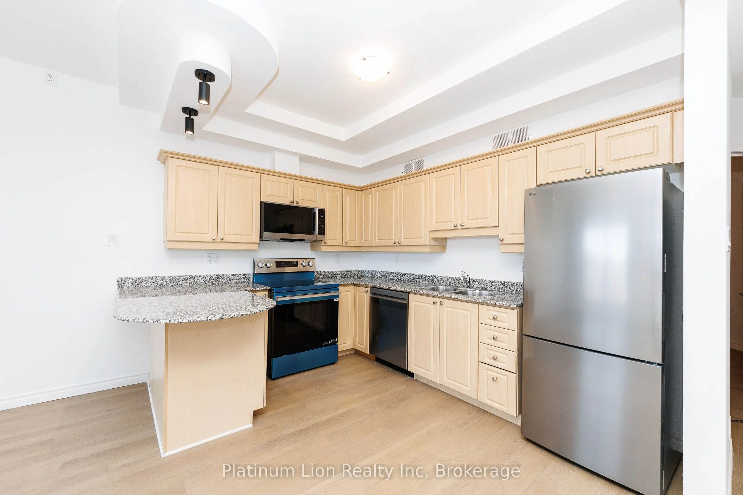 135 James Street S #910
