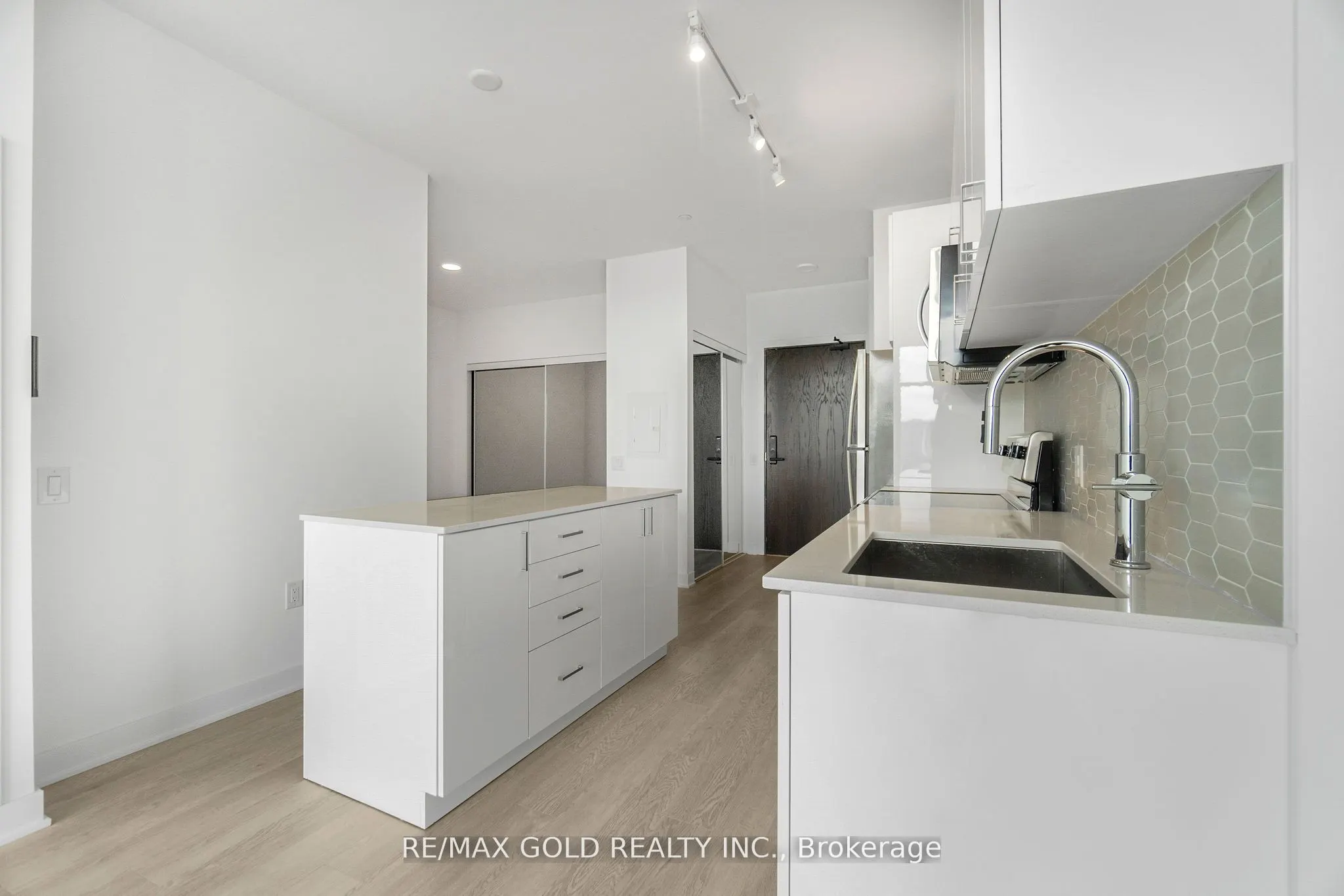 2782 Barton Street E #803