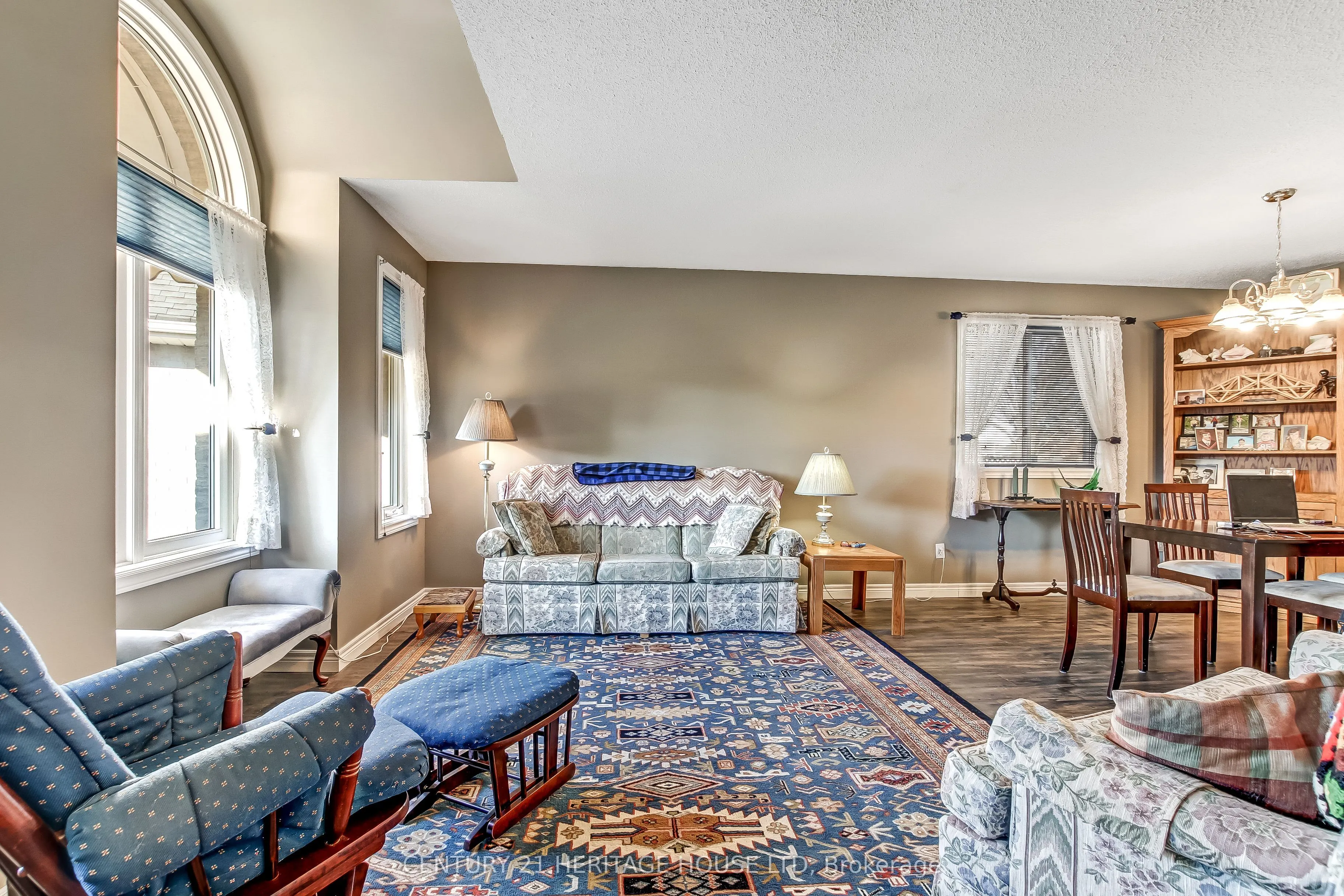 18 Hickory Boulevard W