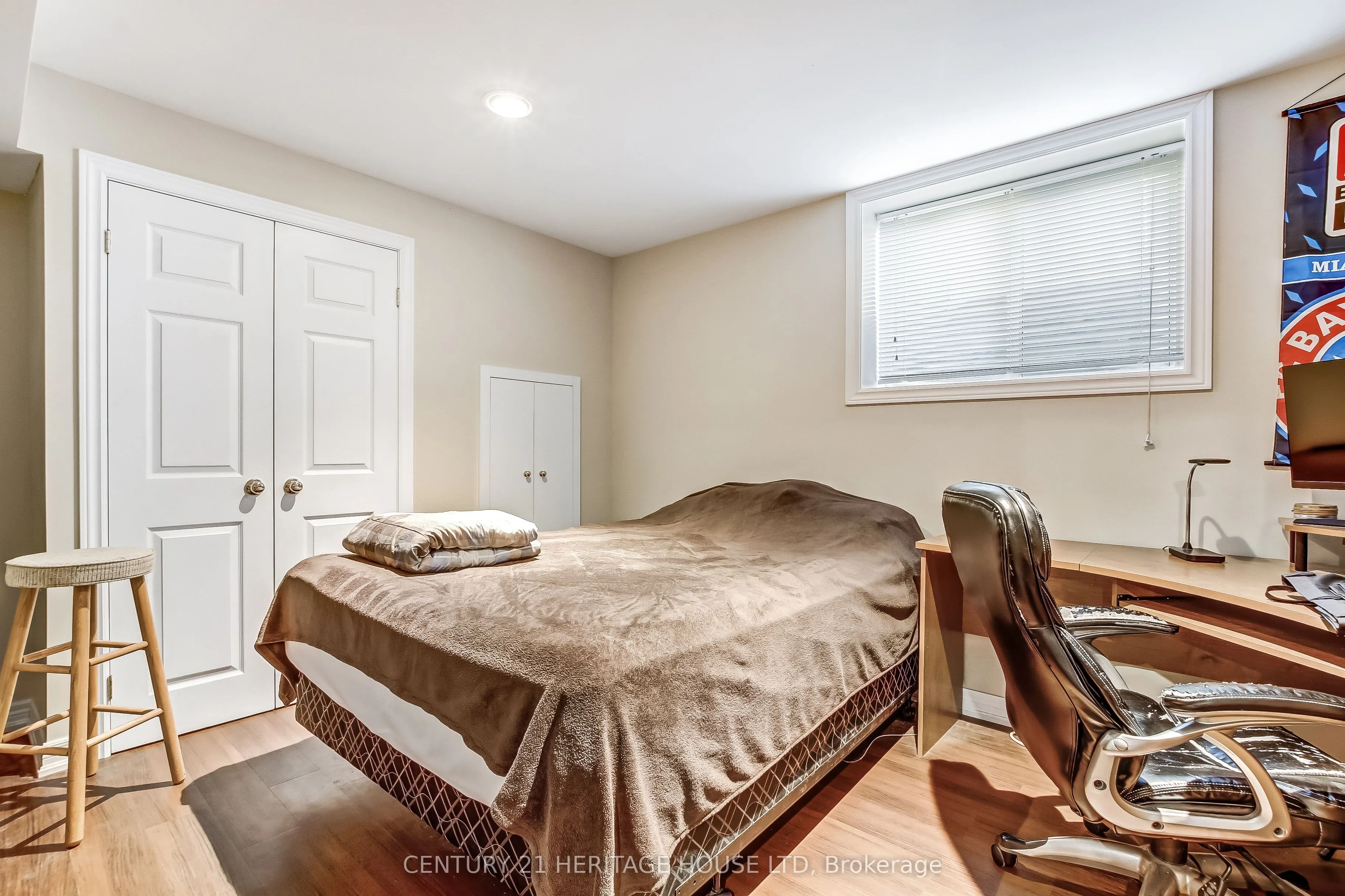 18 Hickory Boulevard W