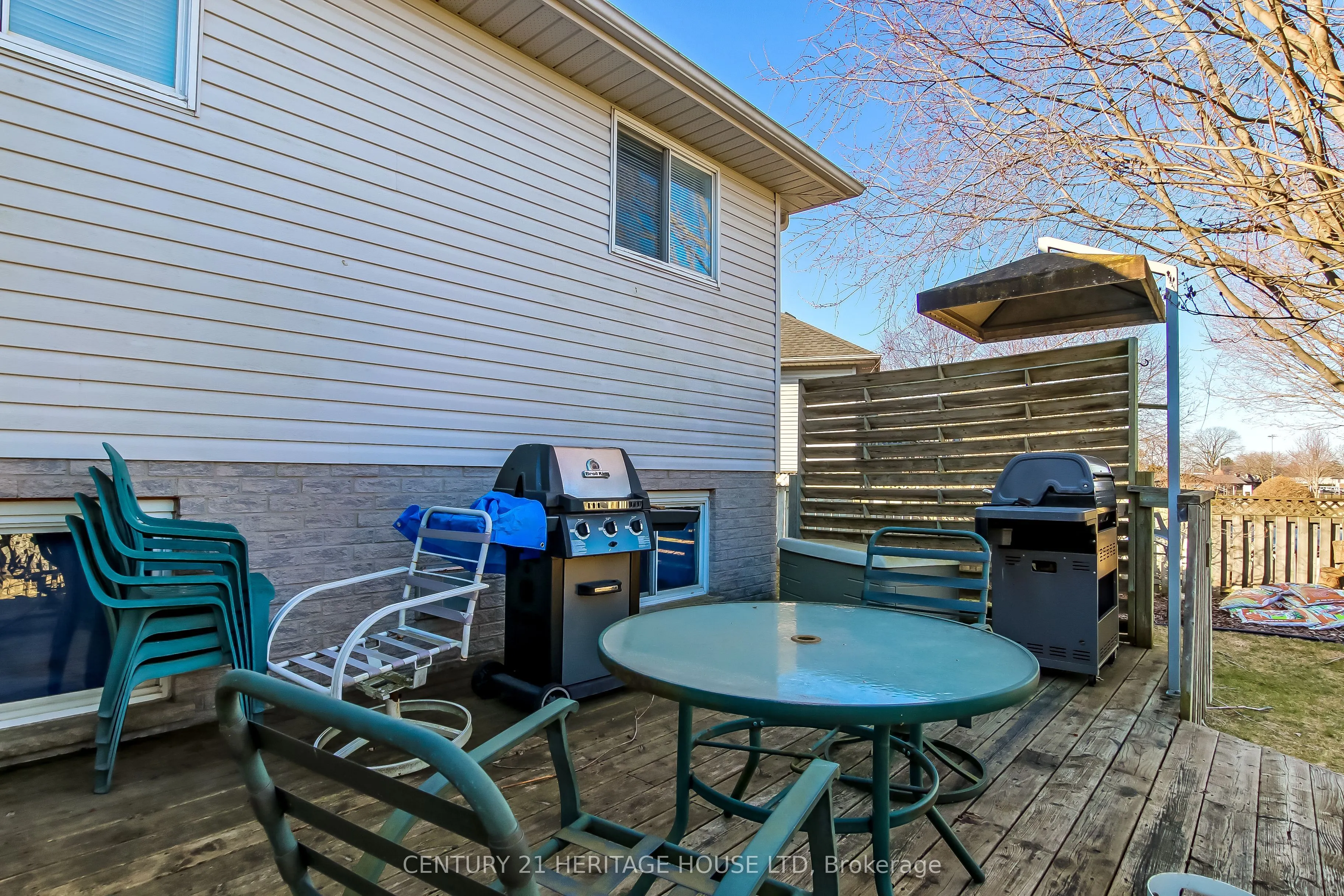 18 Hickory Boulevard W
